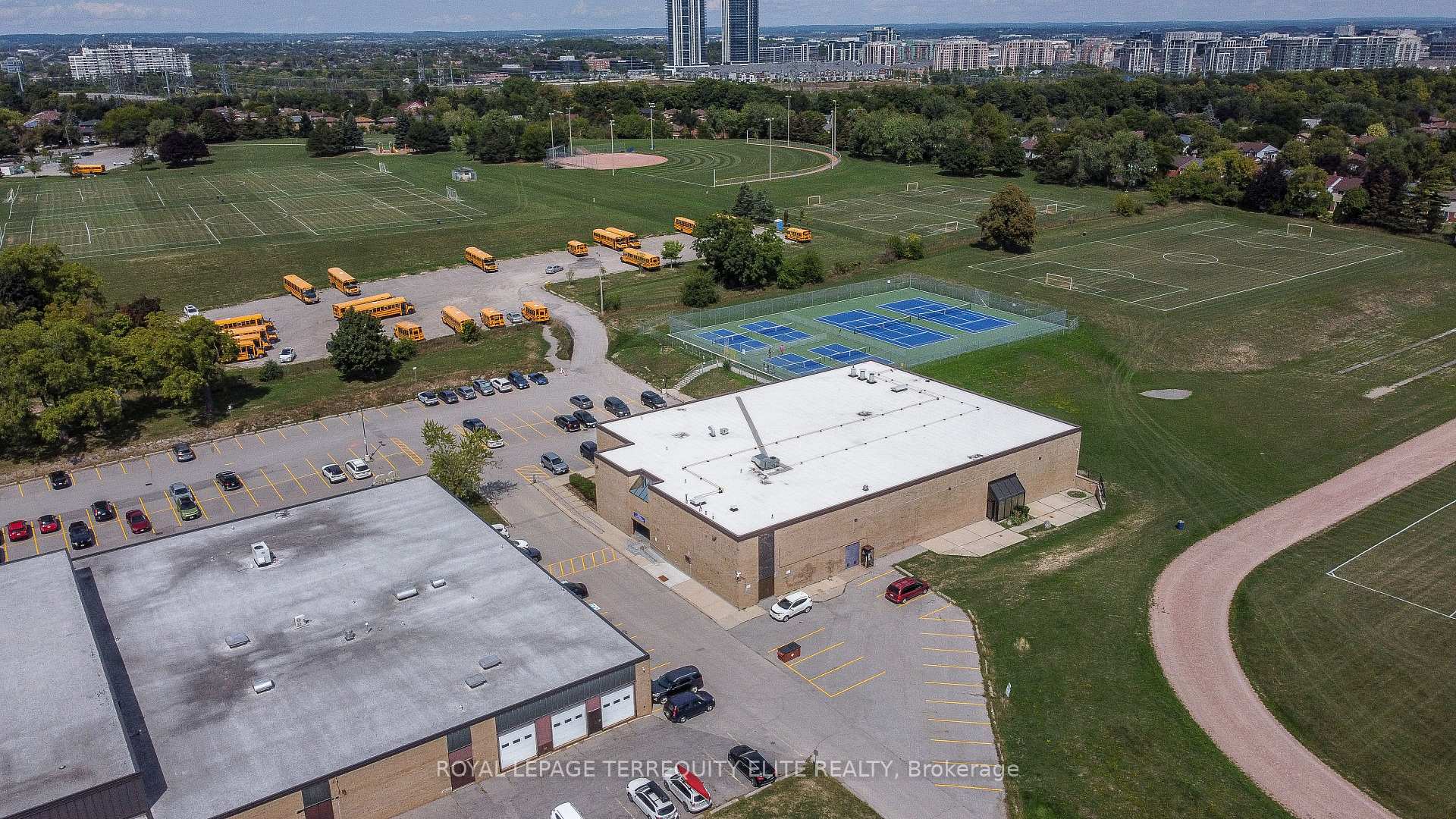 Photo 47 of 33 Tamarack Drive, Markham, Aileen-Willowbrook — HOMEH