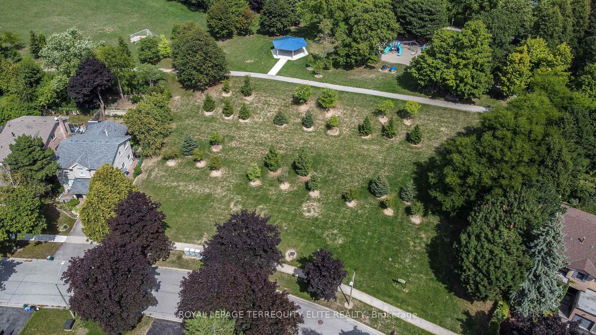 Photo 48 of 33 Tamarack Drive, Markham, Aileen-Willowbrook — HOMEH