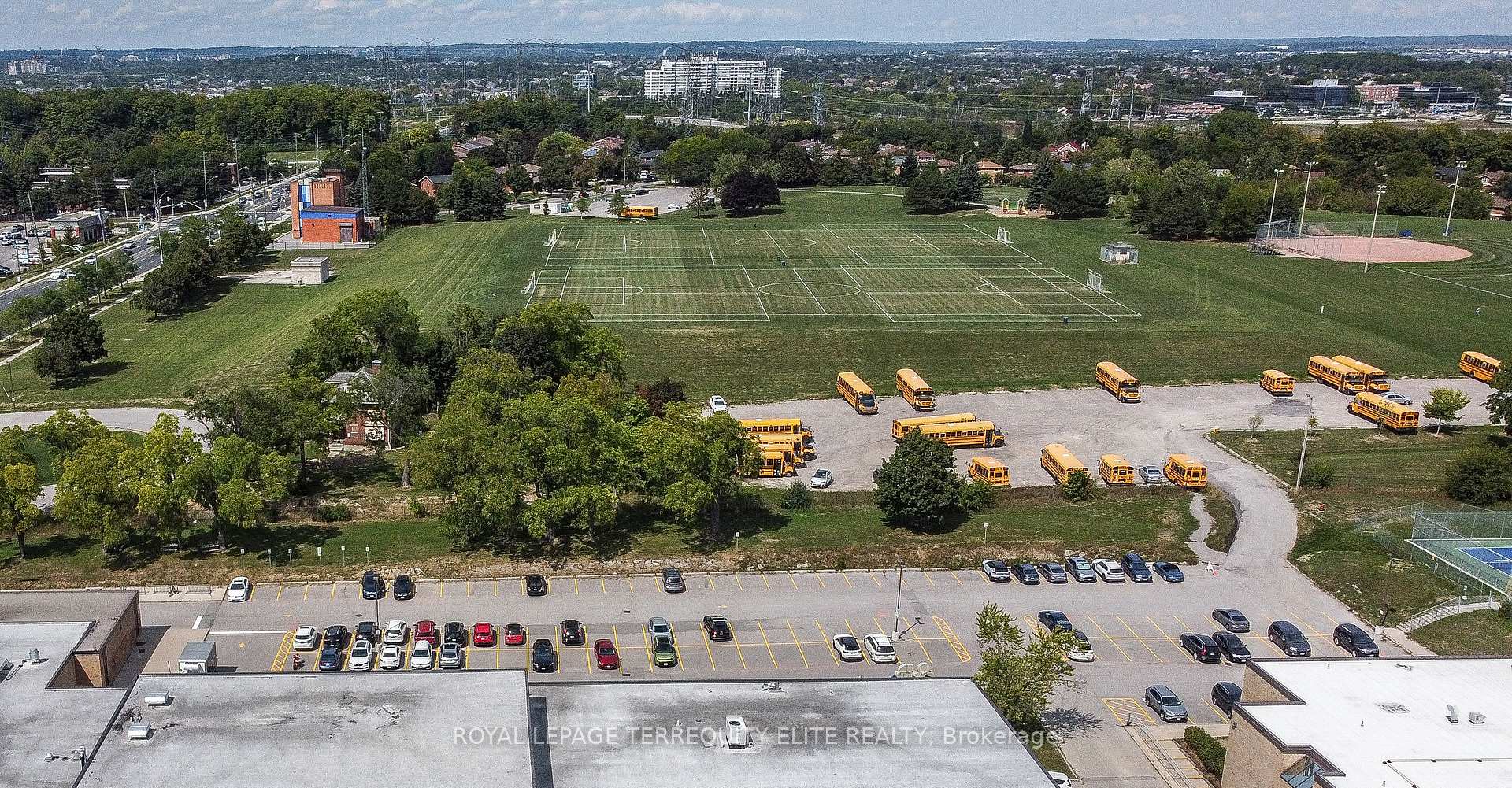 Photo 49 of 33 Tamarack Drive, Markham, Aileen-Willowbrook — HOMEH