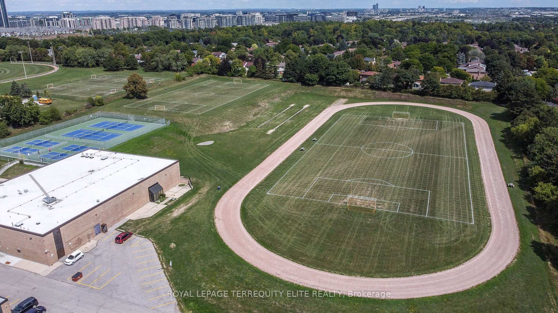 Photo 50 of 33 Tamarack Drive, Markham, Aileen-Willowbrook — HOMEH