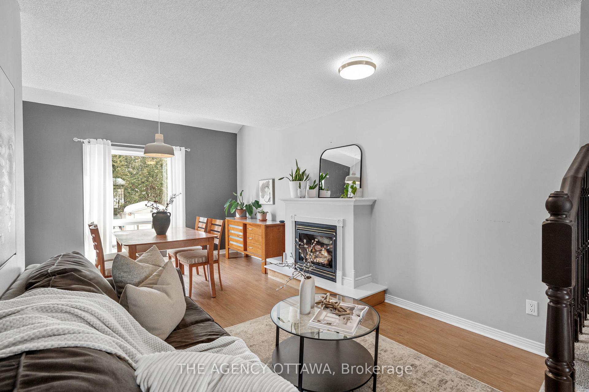 Photo 7 of 32 Bridgestone Drive, Ottawa, Kanata - Emerald Meadows/Trailwest — HOMEH