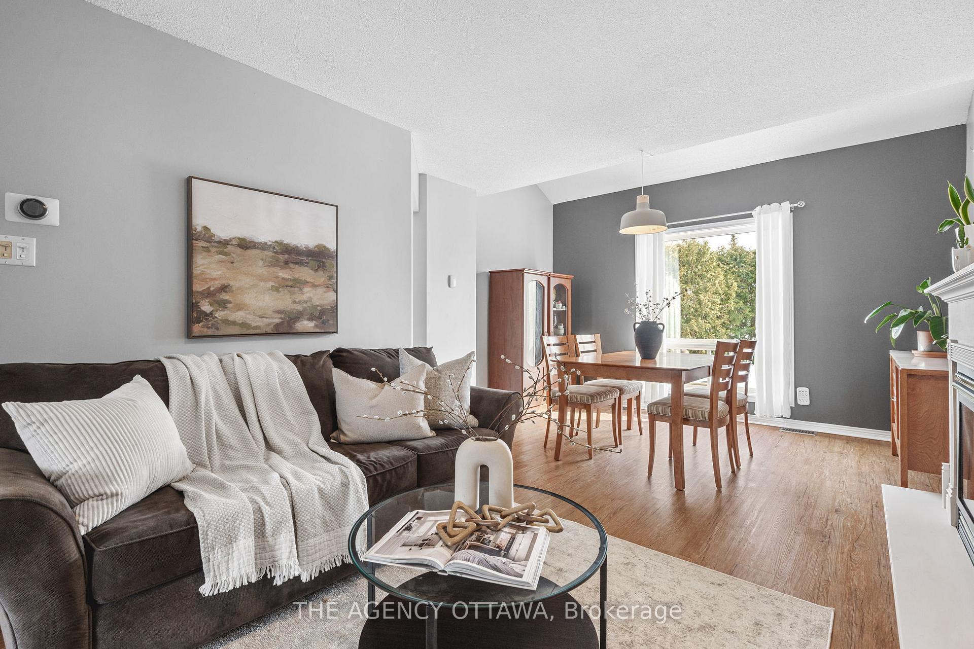 Photo 8 of 32 Bridgestone Drive, Ottawa, Kanata - Emerald Meadows/Trailwest — HOMEH