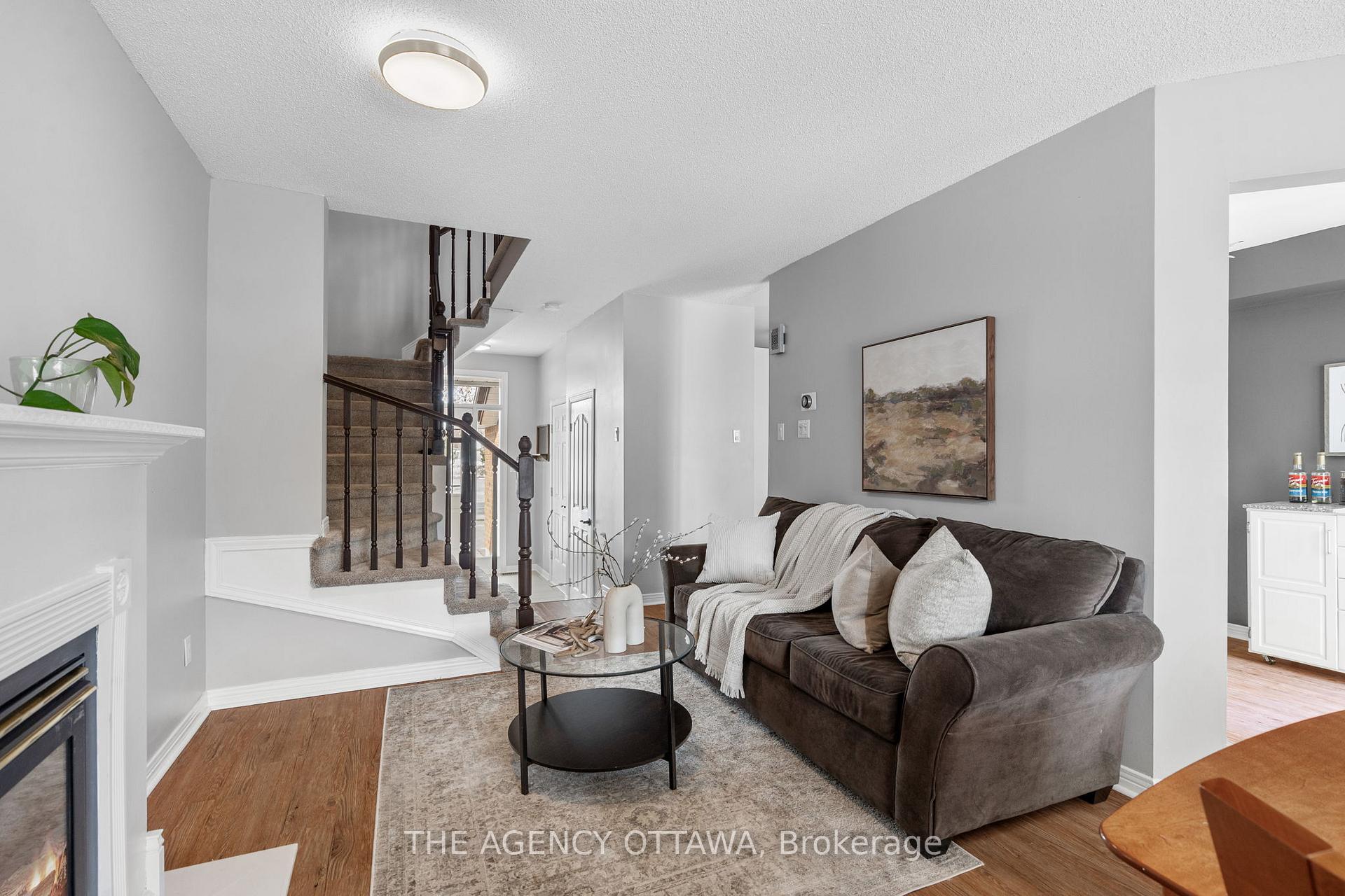 Photo 9 of 32 Bridgestone Drive, Ottawa, Kanata - Emerald Meadows/Trailwest — HOMEH