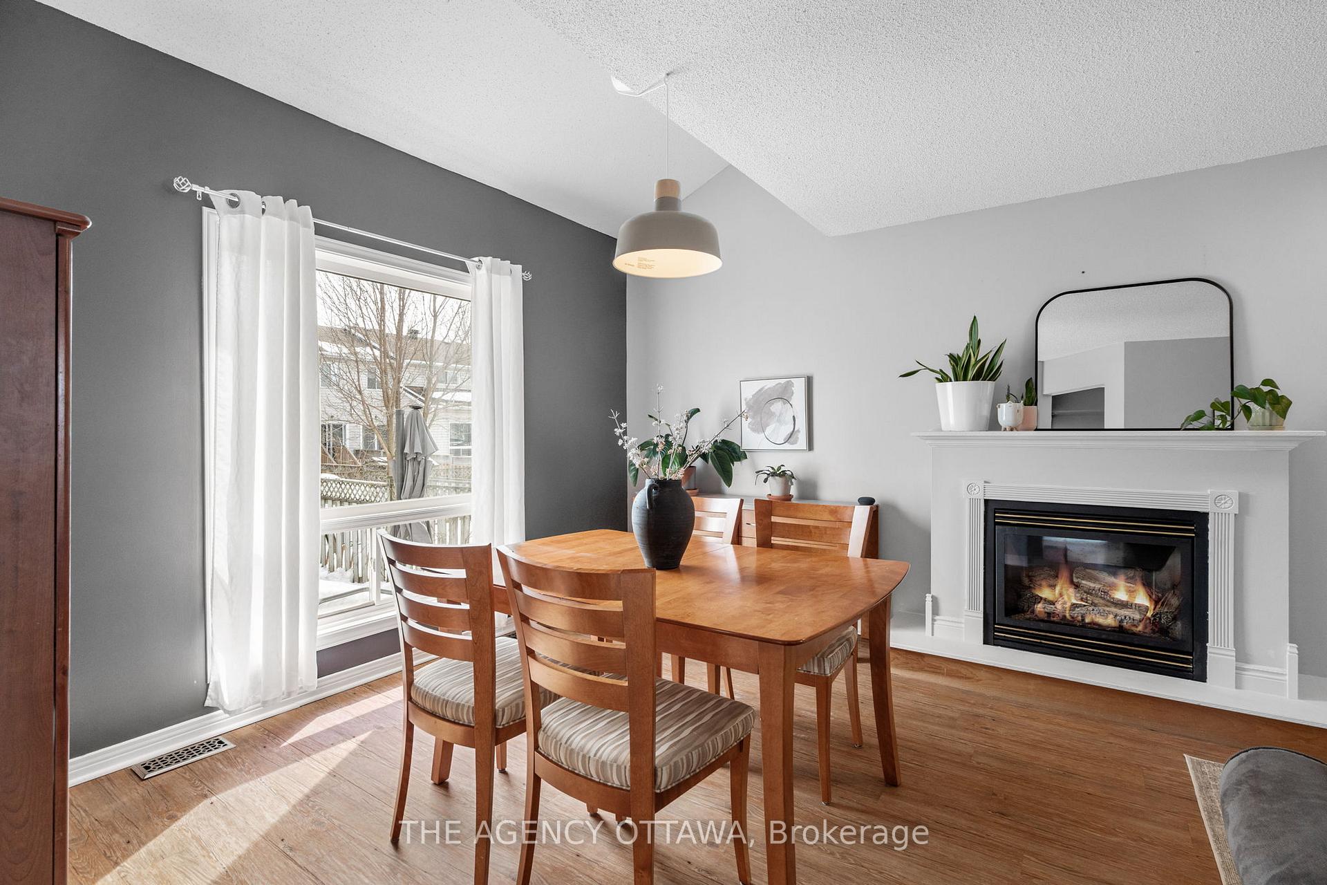 Photo 11 of 32 Bridgestone Drive, Ottawa, Kanata - Emerald Meadows/Trailwest — HOMEH