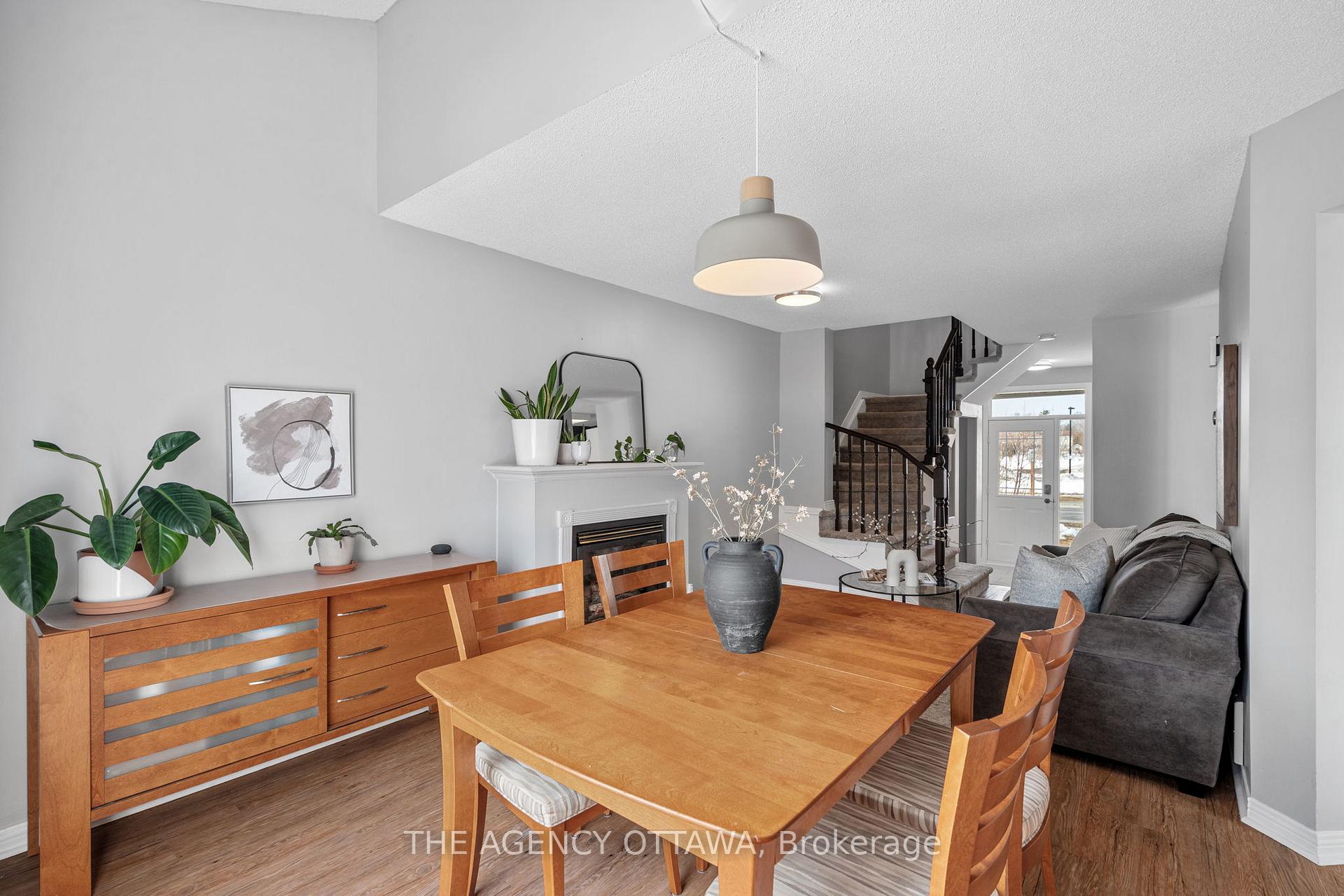 Photo 13 of 32 Bridgestone Drive, Ottawa, Kanata - Emerald Meadows/Trailwest — HOMEH