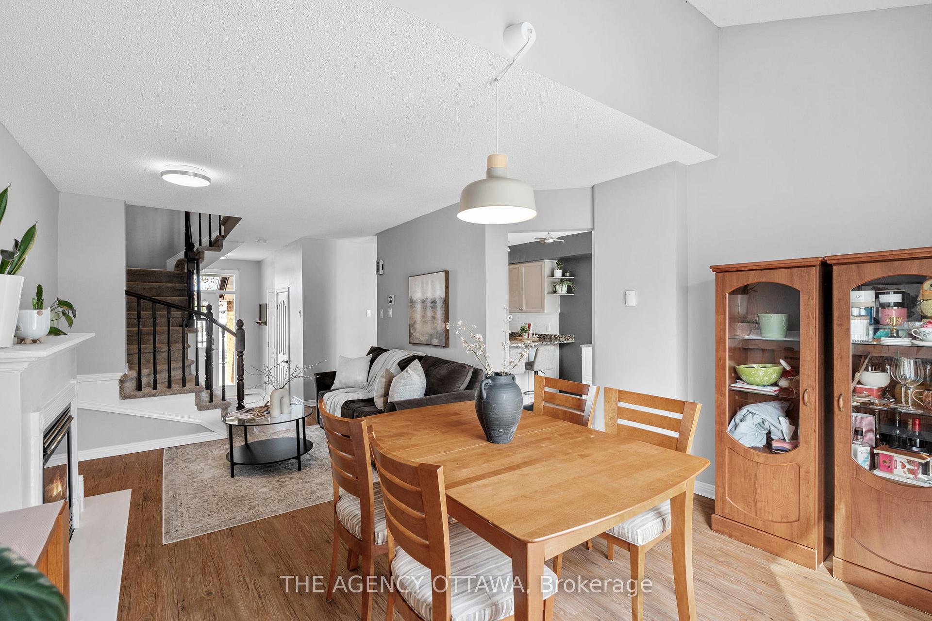 Photo 14 of 32 Bridgestone Drive, Ottawa, Kanata - Emerald Meadows/Trailwest — HOMEH