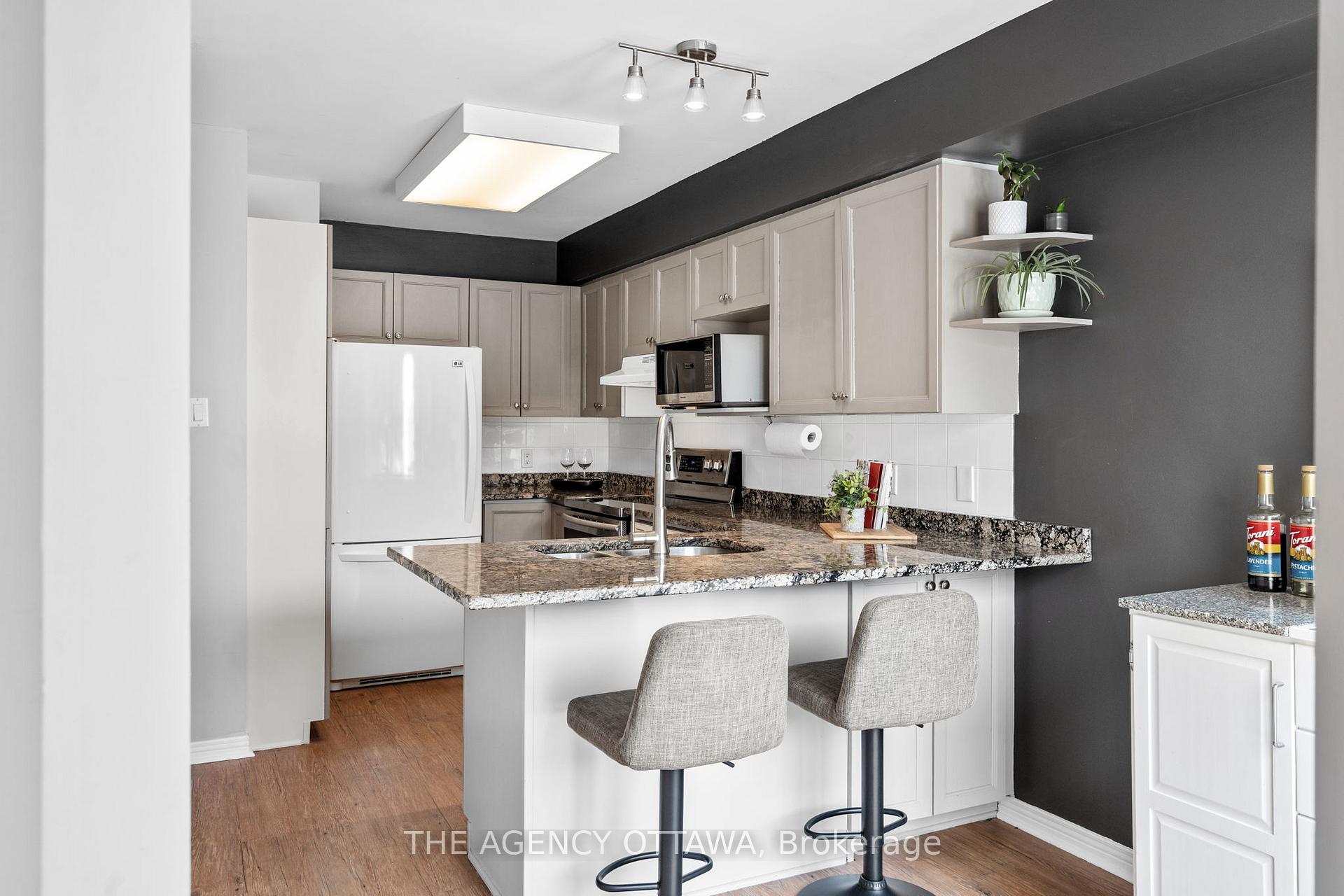 Photo 15 of 32 Bridgestone Drive, Ottawa, Kanata - Emerald Meadows/Trailwest — HOMEH