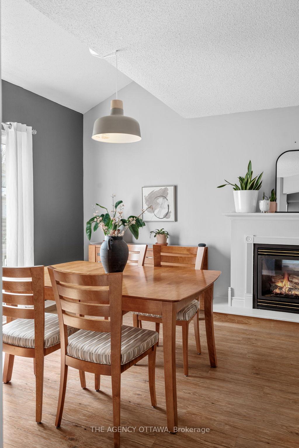 Photo 17 of 32 Bridgestone Drive, Ottawa, Kanata - Emerald Meadows/Trailwest — HOMEH