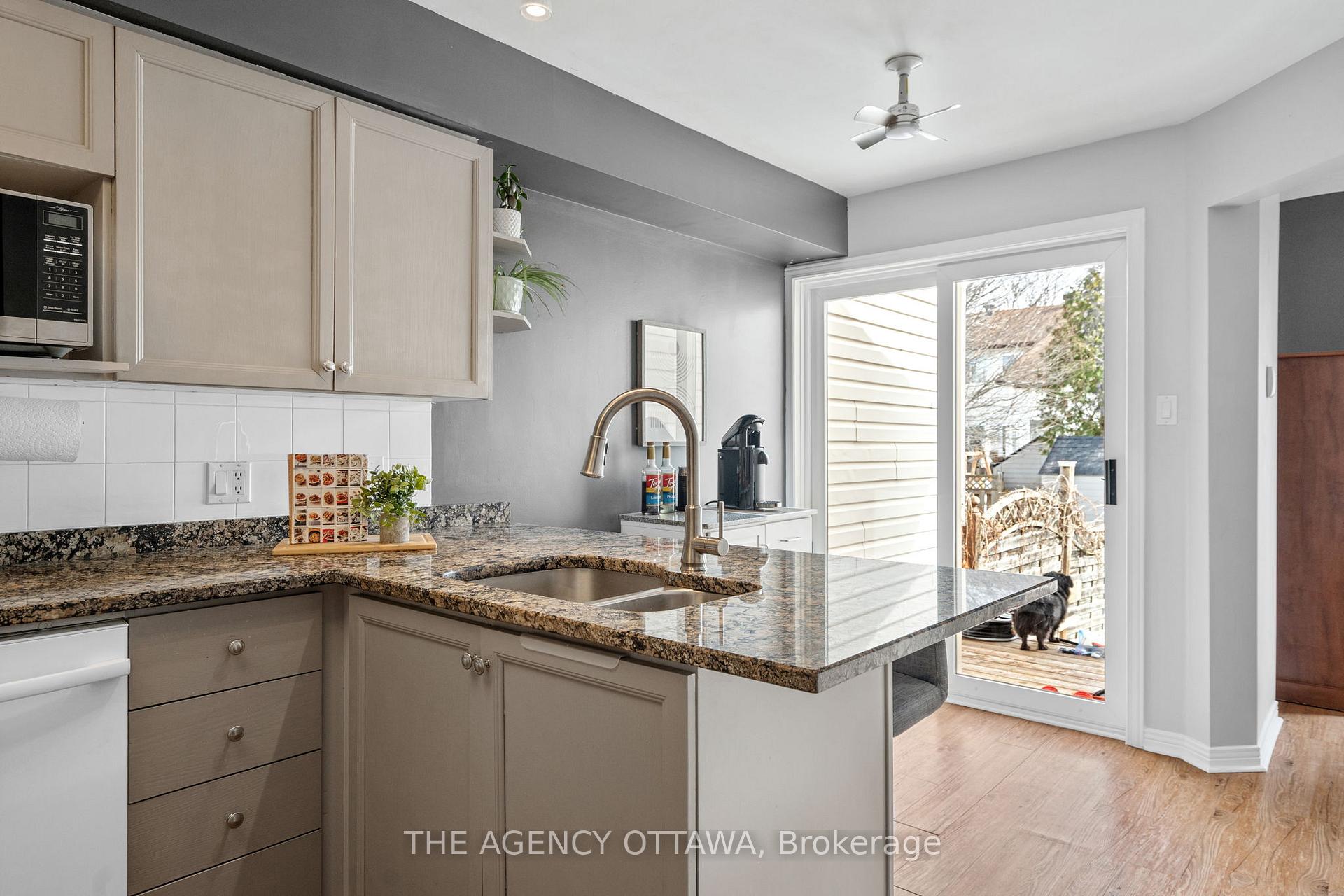 Photo 20 of 32 Bridgestone Drive, Ottawa, Kanata - Emerald Meadows/Trailwest — HOMEH