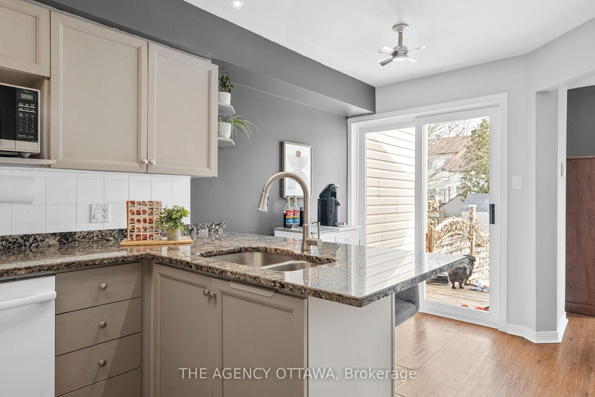 Photo 21 of 32 Bridgestone Drive, Ottawa, Kanata - Emerald Meadows/Trailwest — HOMEH