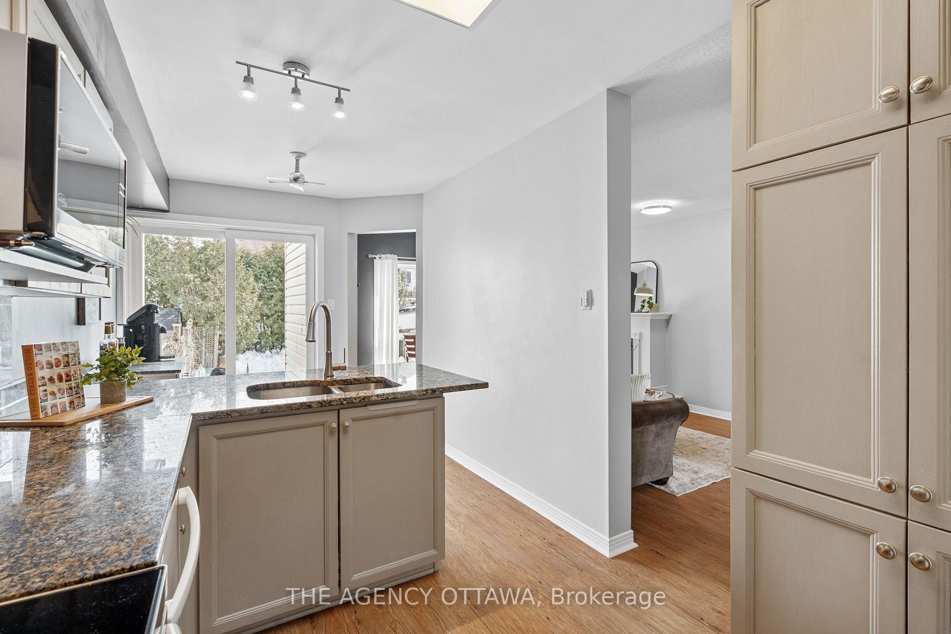 Photo 22 of 32 Bridgestone Drive, Ottawa, Kanata - Emerald Meadows/Trailwest — HOMEH