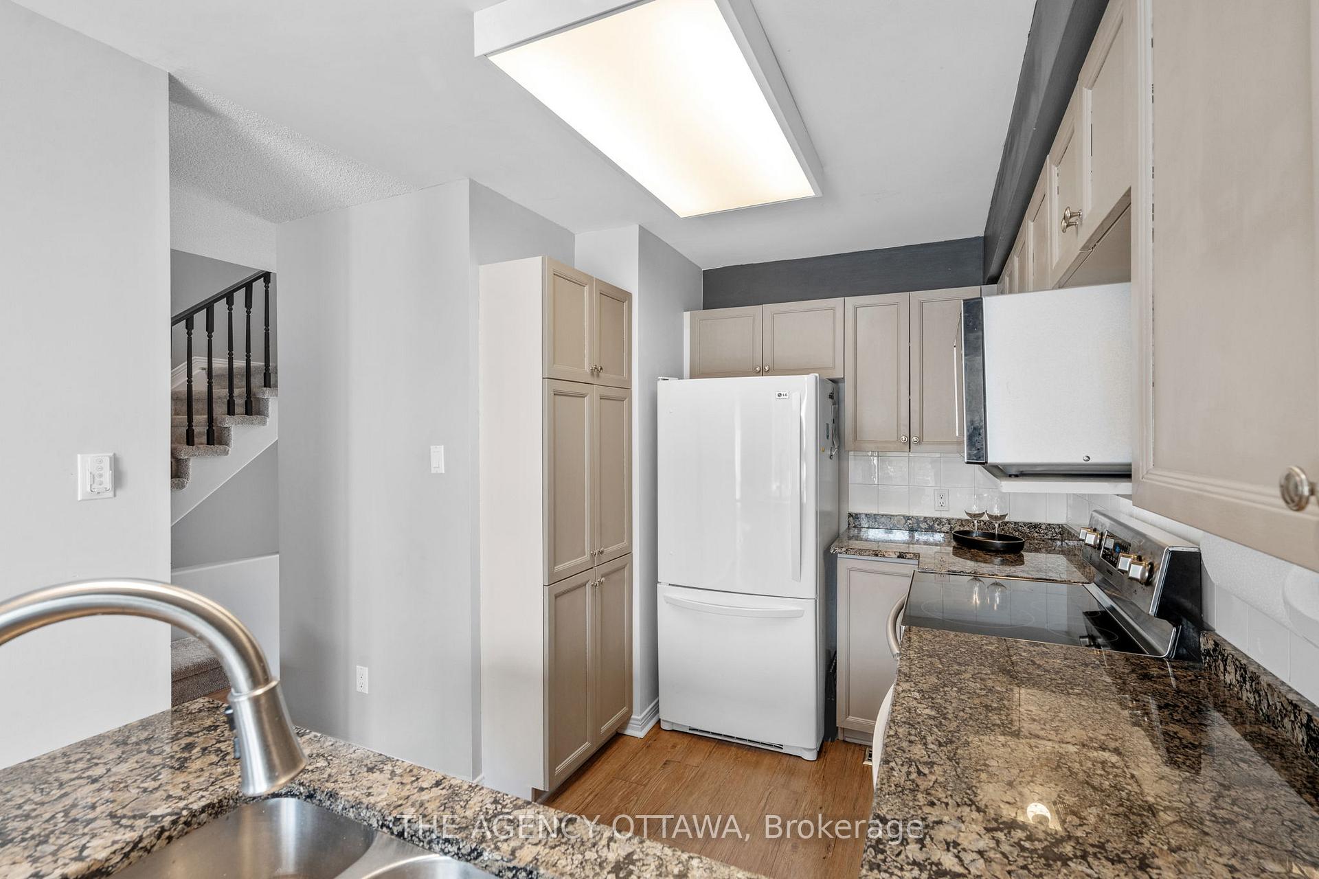 Photo 23 of 32 Bridgestone Drive, Ottawa, Kanata - Emerald Meadows/Trailwest — HOMEH