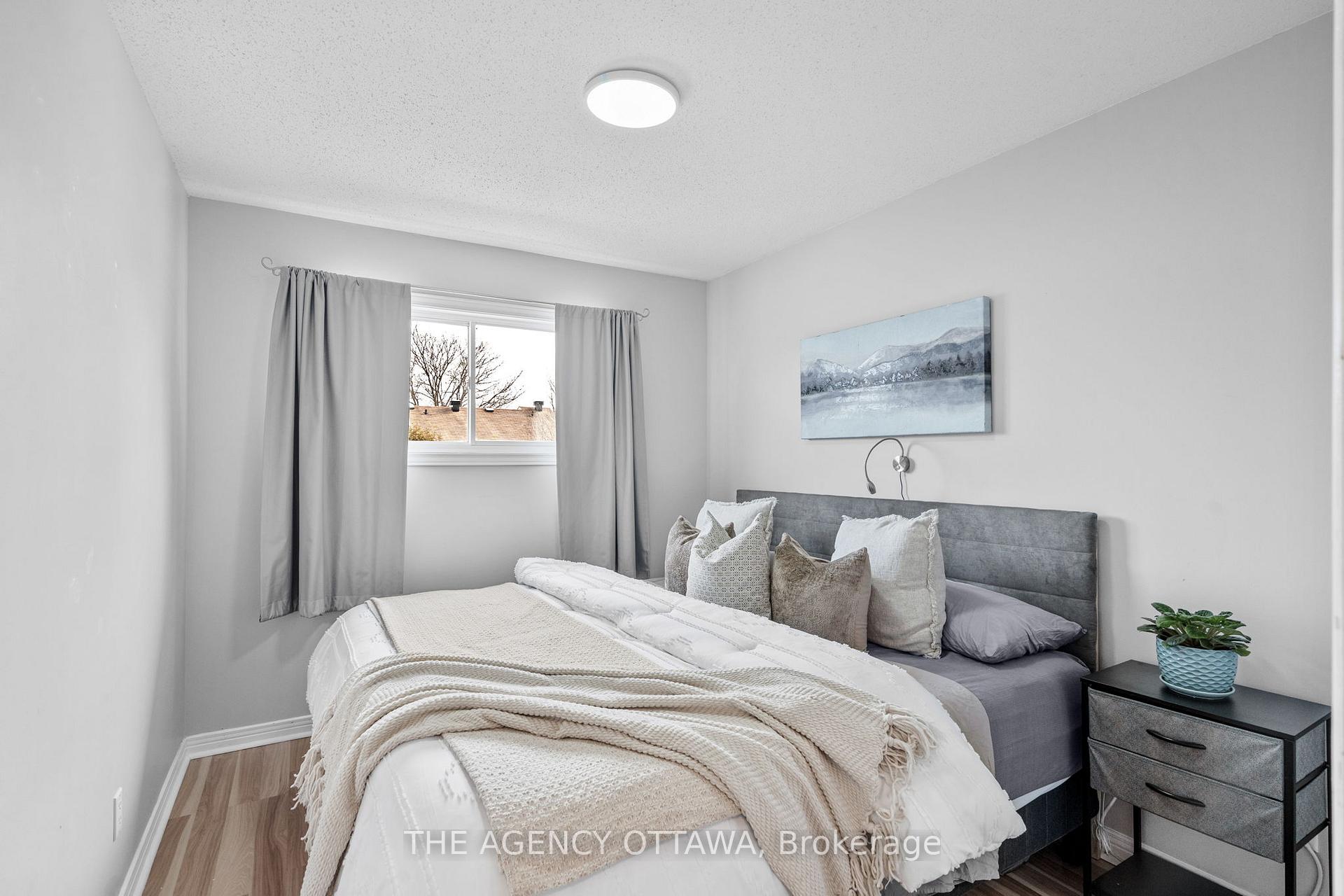 Photo 29 of 32 Bridgestone Drive, Ottawa, Kanata - Emerald Meadows/Trailwest — HOMEH