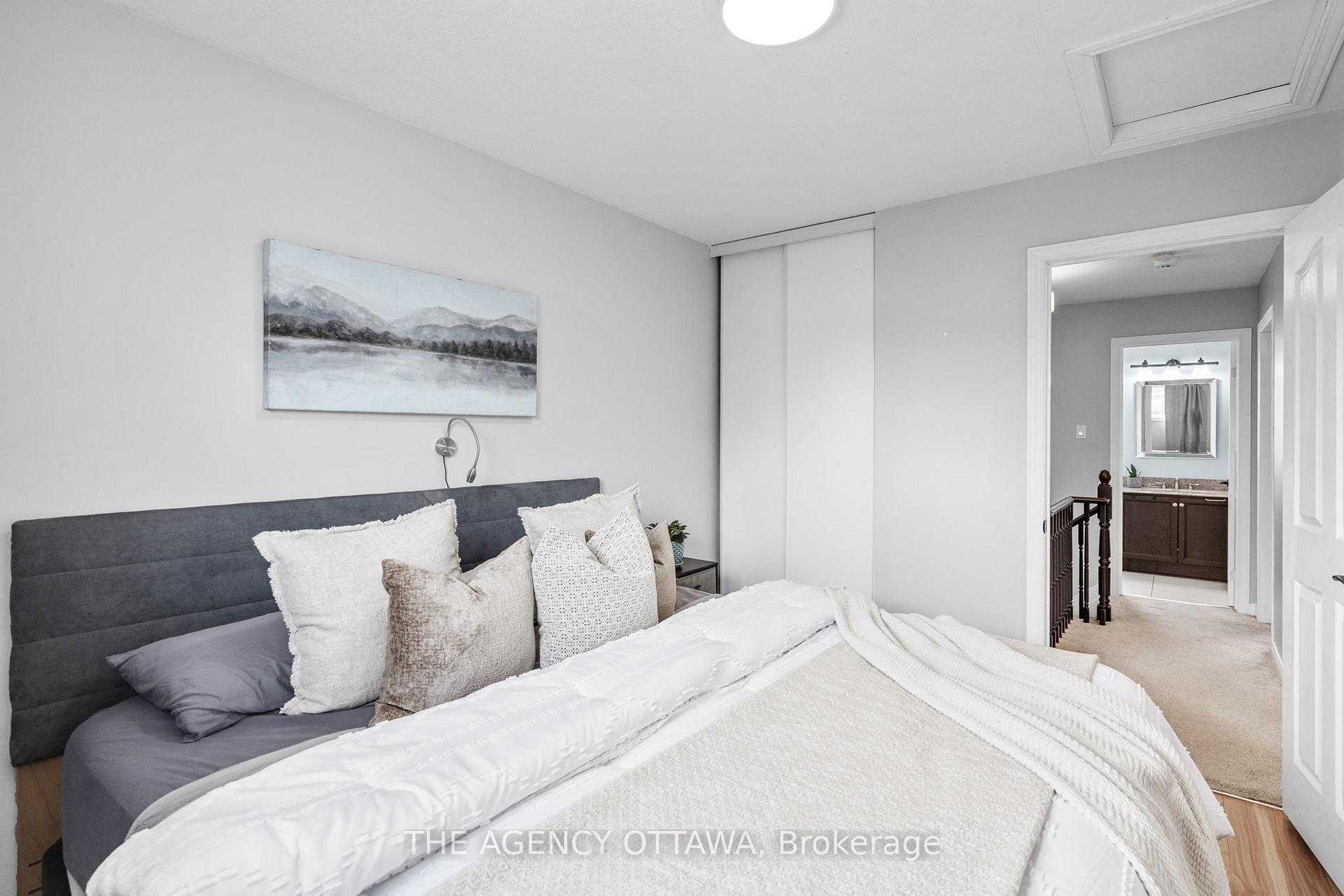 Photo 30 of 32 Bridgestone Drive, Ottawa, Kanata - Emerald Meadows/Trailwest — HOMEH