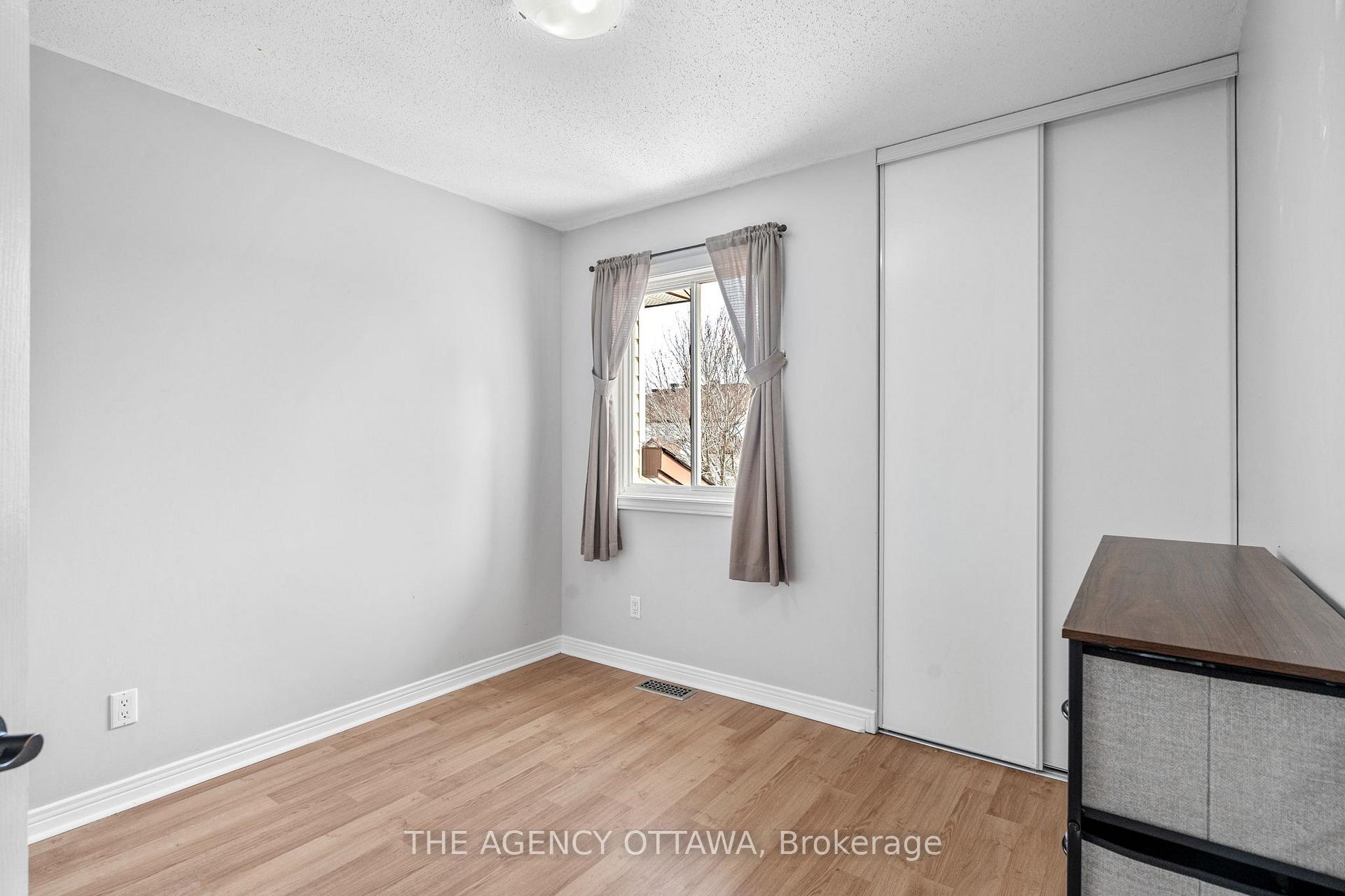 Photo 31 of 32 Bridgestone Drive, Ottawa, Kanata - Emerald Meadows/Trailwest — HOMEH
