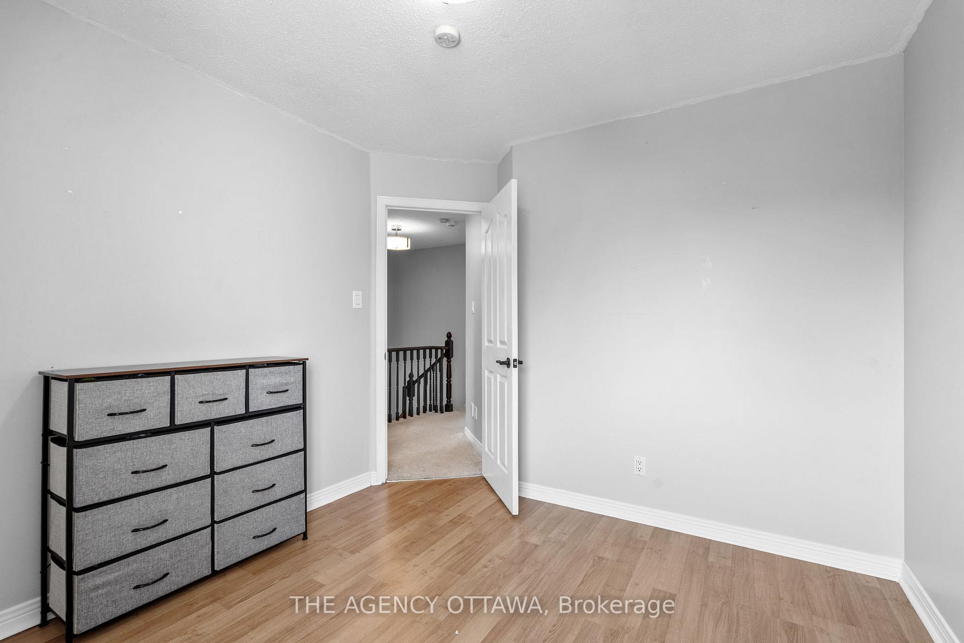 Photo 32 of 32 Bridgestone Drive, Ottawa, Kanata - Emerald Meadows/Trailwest — HOMEH
