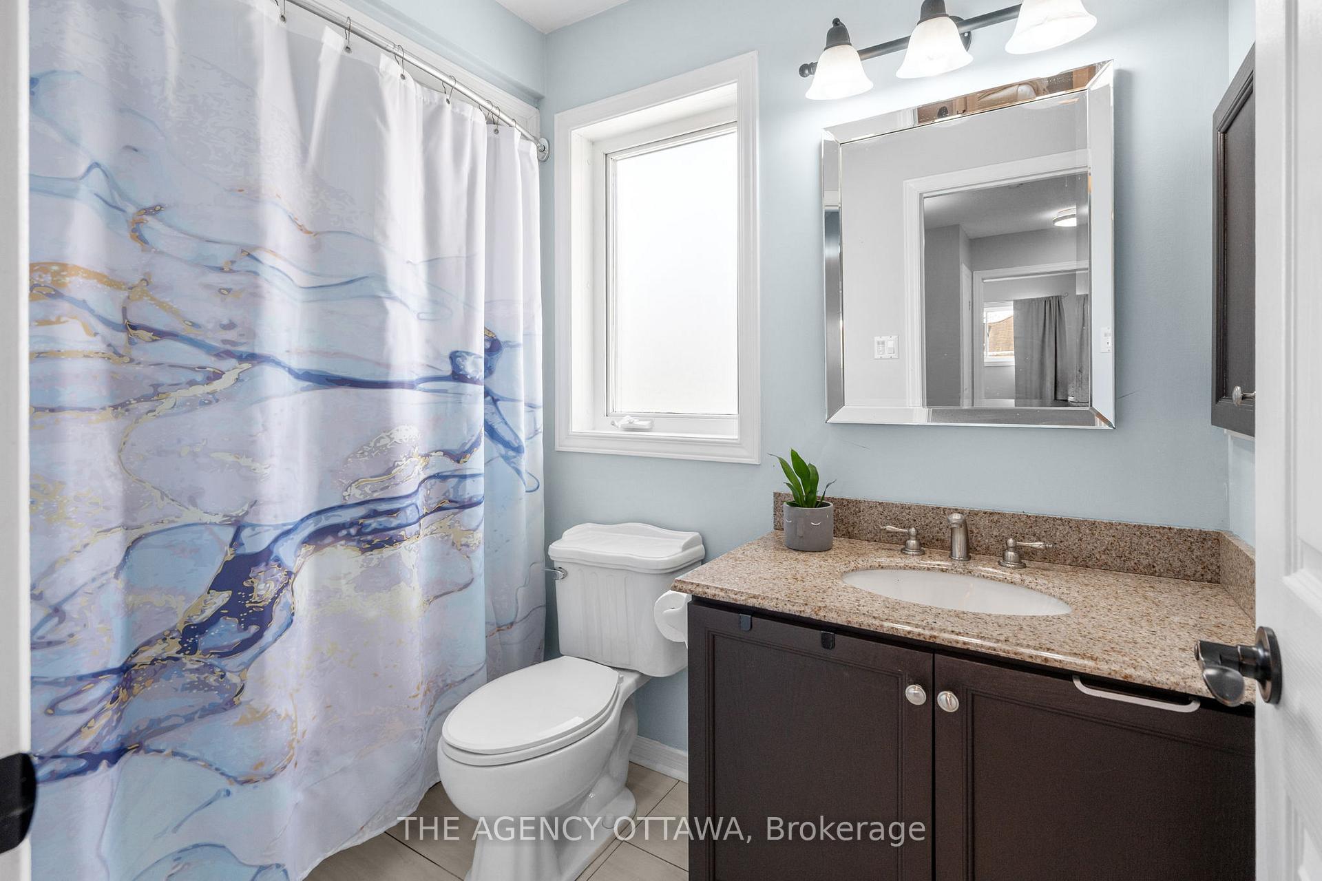 Photo 33 of 32 Bridgestone Drive, Ottawa, Kanata - Emerald Meadows/Trailwest — HOMEH
