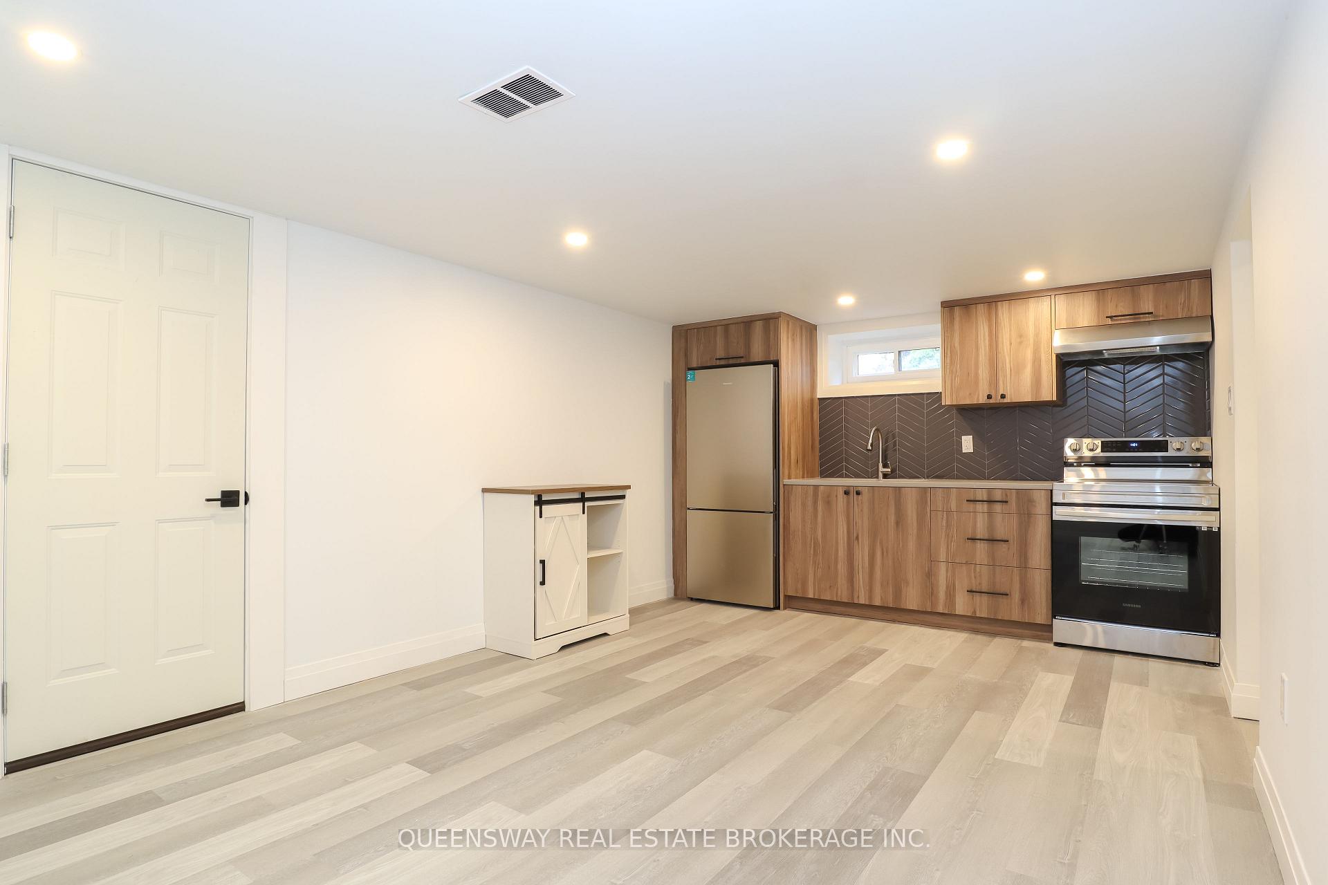 Front of Unit Lower, 67 Kingslea Drive