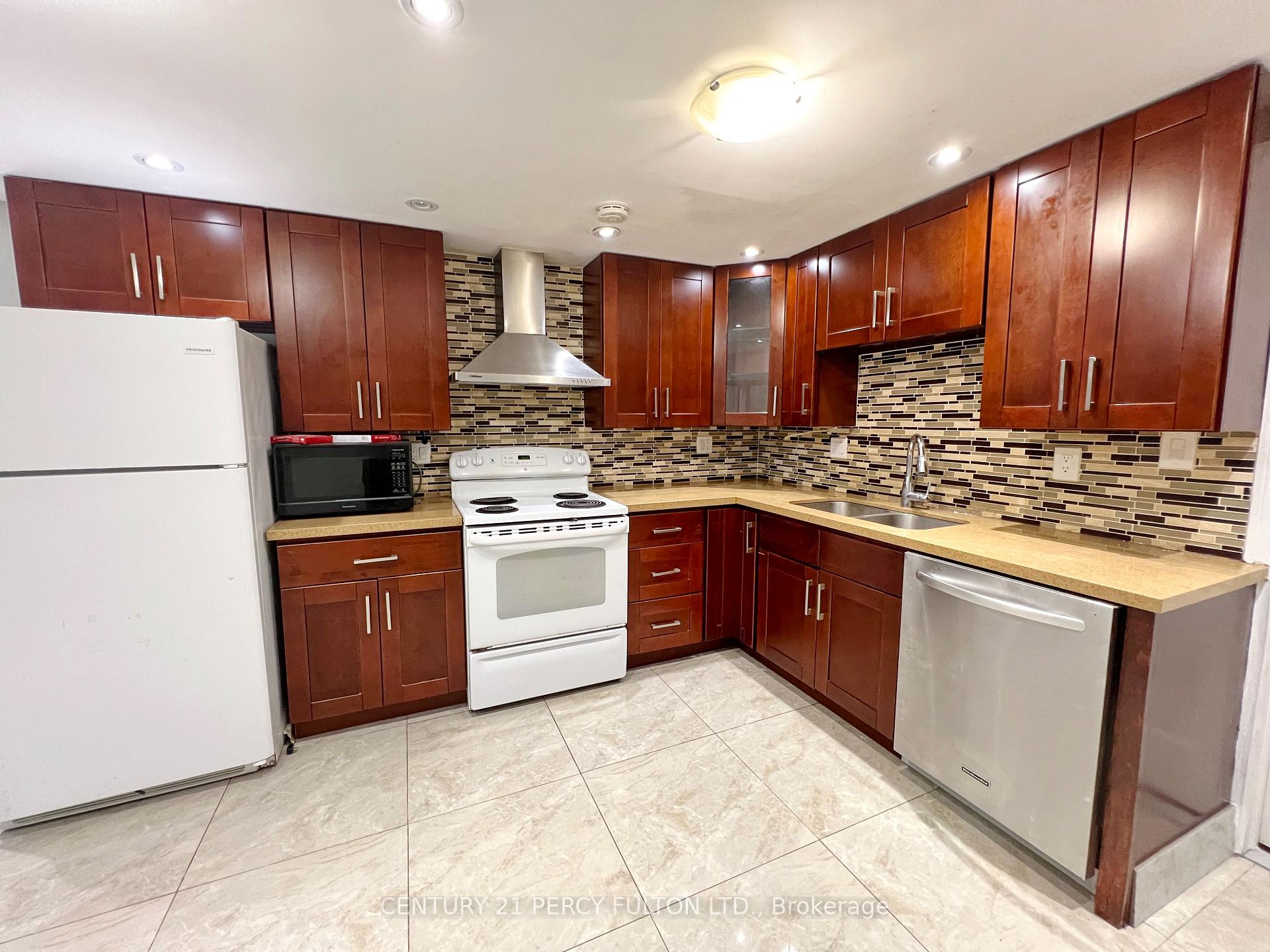 Photo 5 of Unit Bsmt, 117 Chloe Crescent, Markham, Middlefield — HOMEH