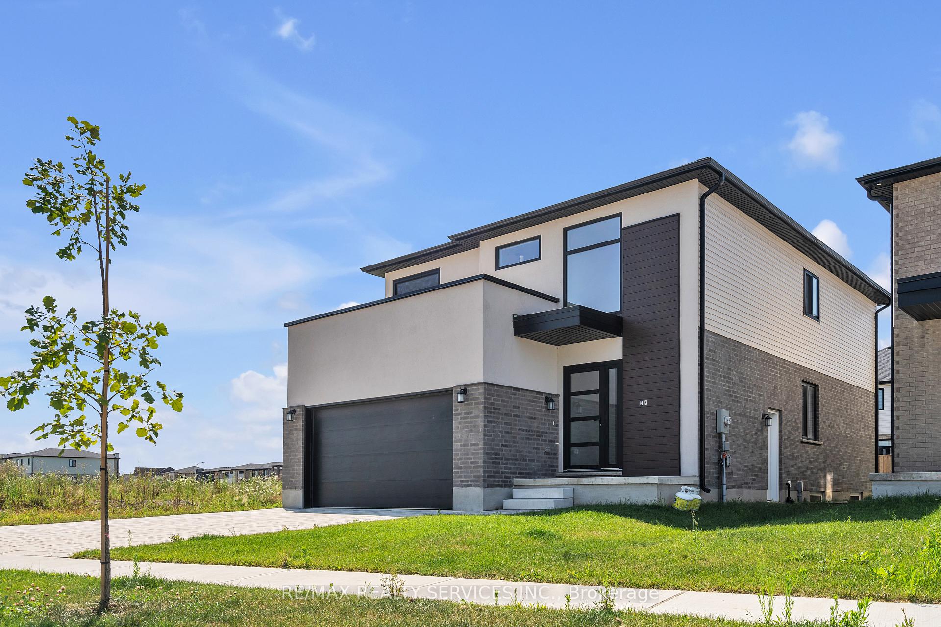 Photo 2 of 88 Poole Crescent, Middlesex Centre, Rural Middlesex Centre — HOMEH