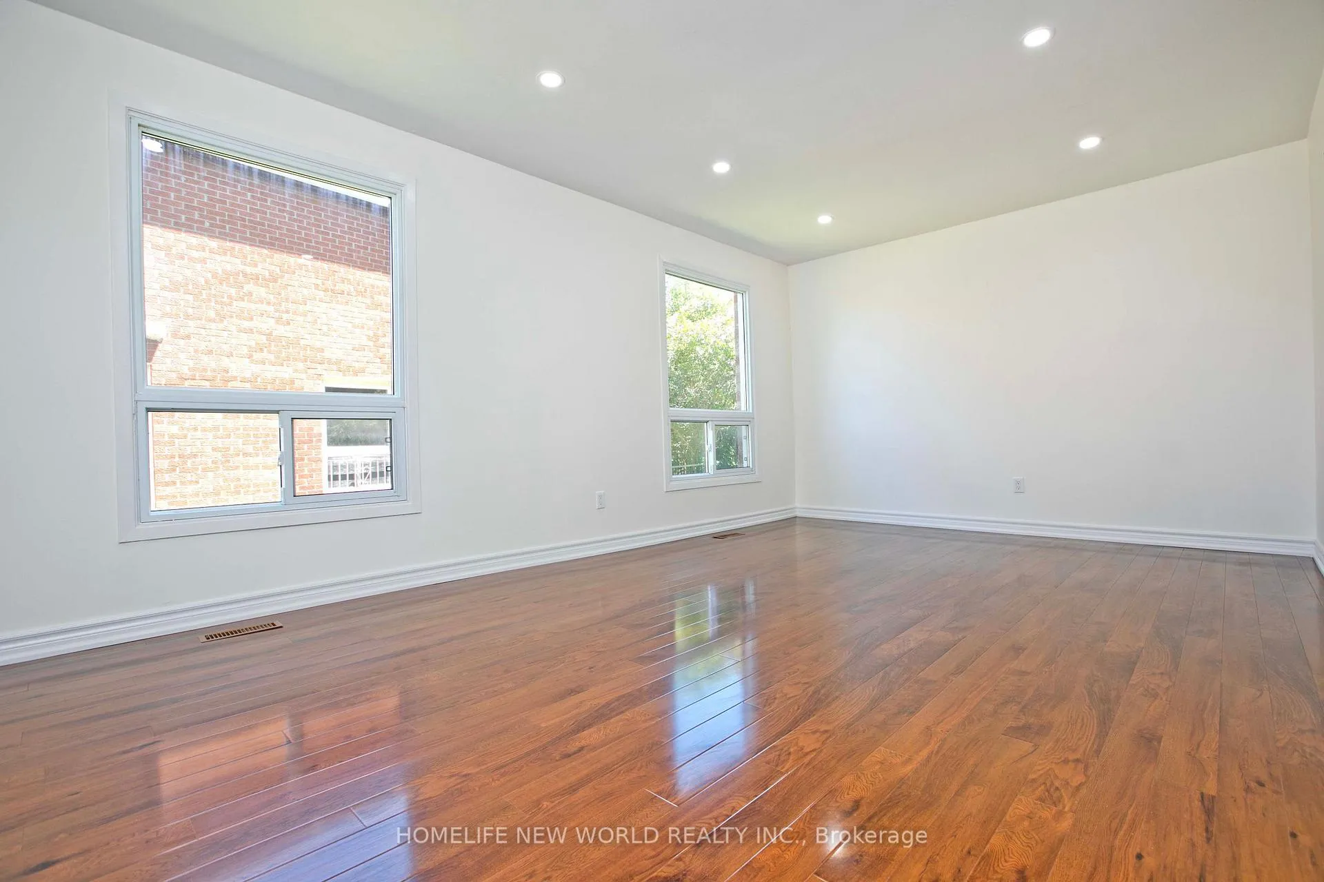Photo 2 of 5 Hendon Road, Markham, Milliken Mills East — HOMEH