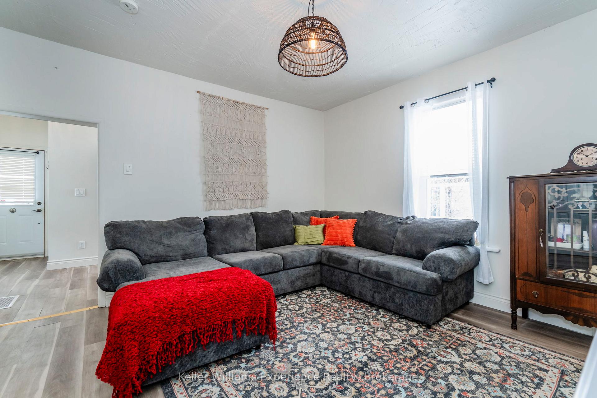 Photo 8 of 179 Fifth Street, Midland — HOMEH