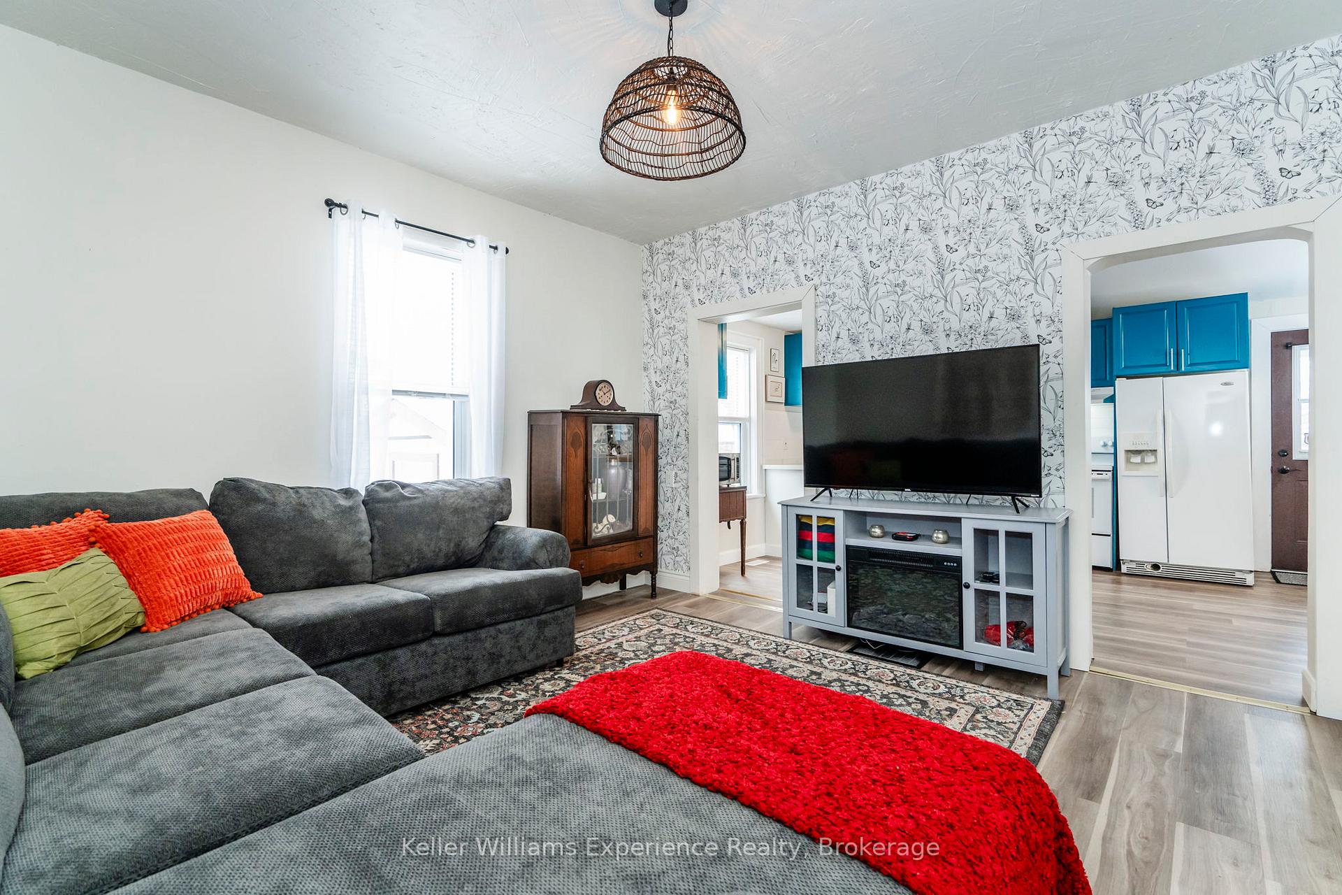 Photo 10 of 179 Fifth Street, Midland — HOMEH