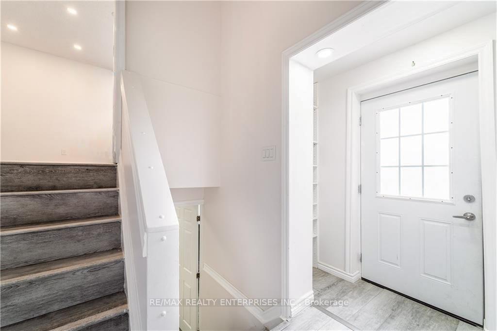 Photo 2 of Unit UPPER, 71 Adis Avenue, Hamilton, Gurnett — HOMEH