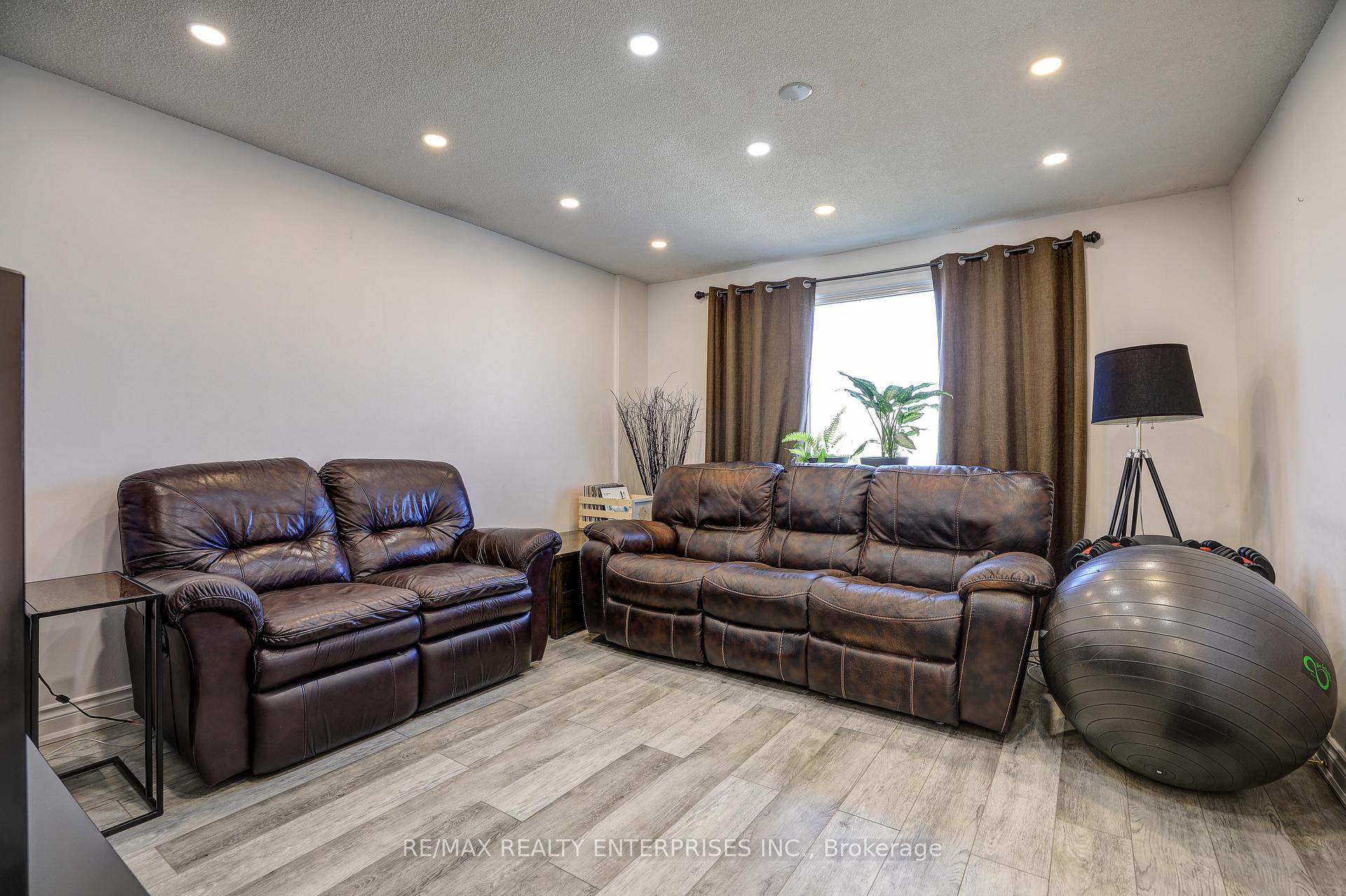 Photo 3 of Unit UPPER, 71 Adis Avenue, Hamilton, Gurnett — HOMEH