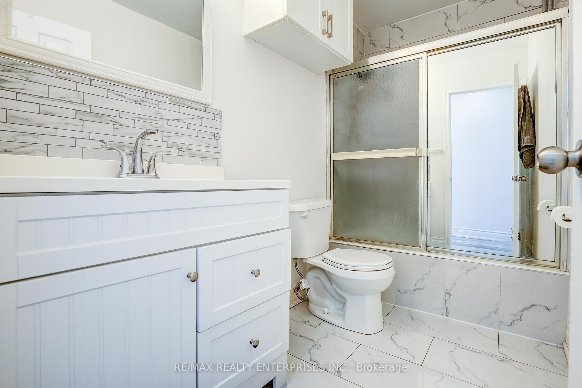 Photo 5 of Unit UPPER, 71 Adis Avenue, Hamilton, Gurnett — HOMEH