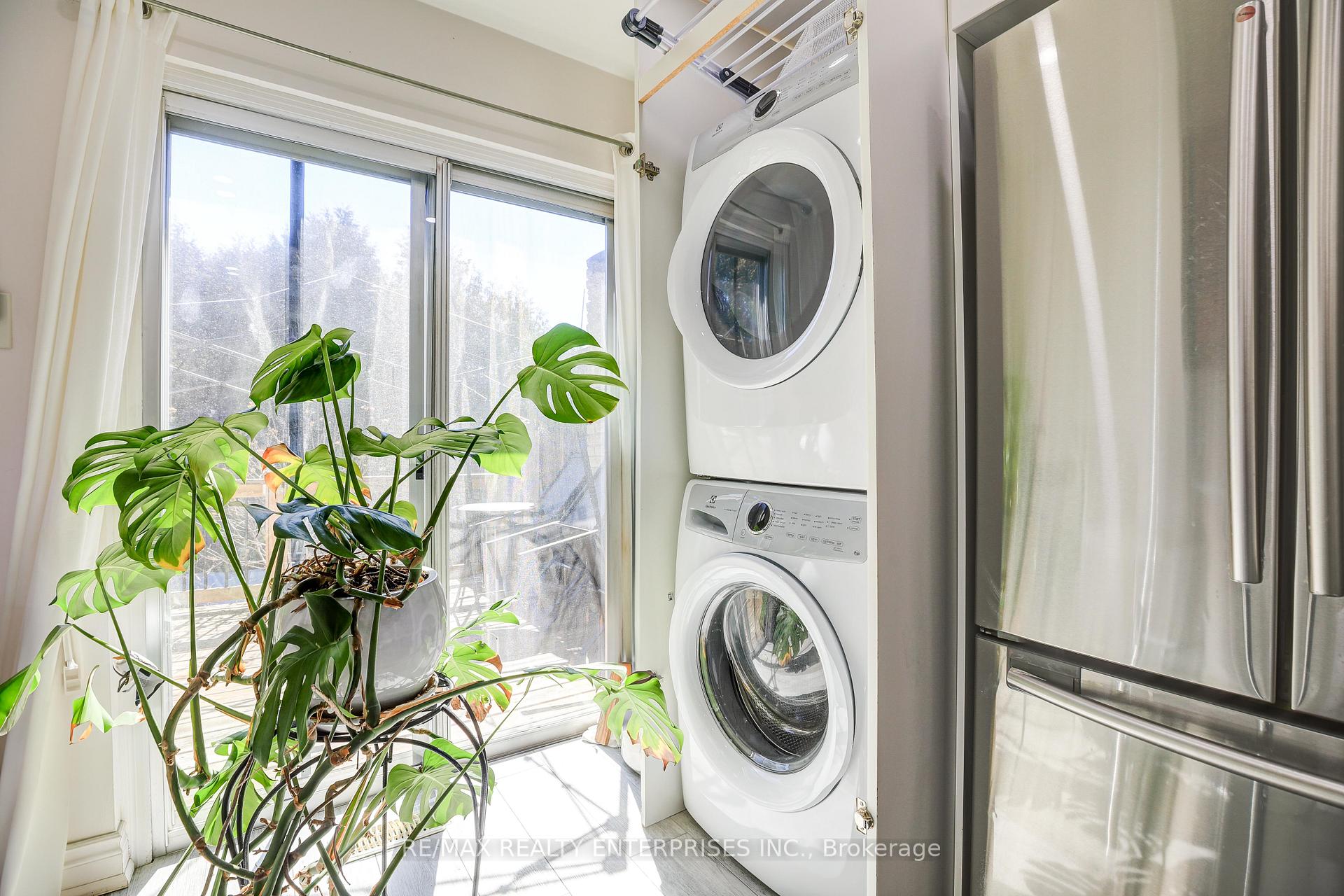 Photo 10 of Unit UPPER, 71 Adis Avenue, Hamilton, Gurnett — HOMEH