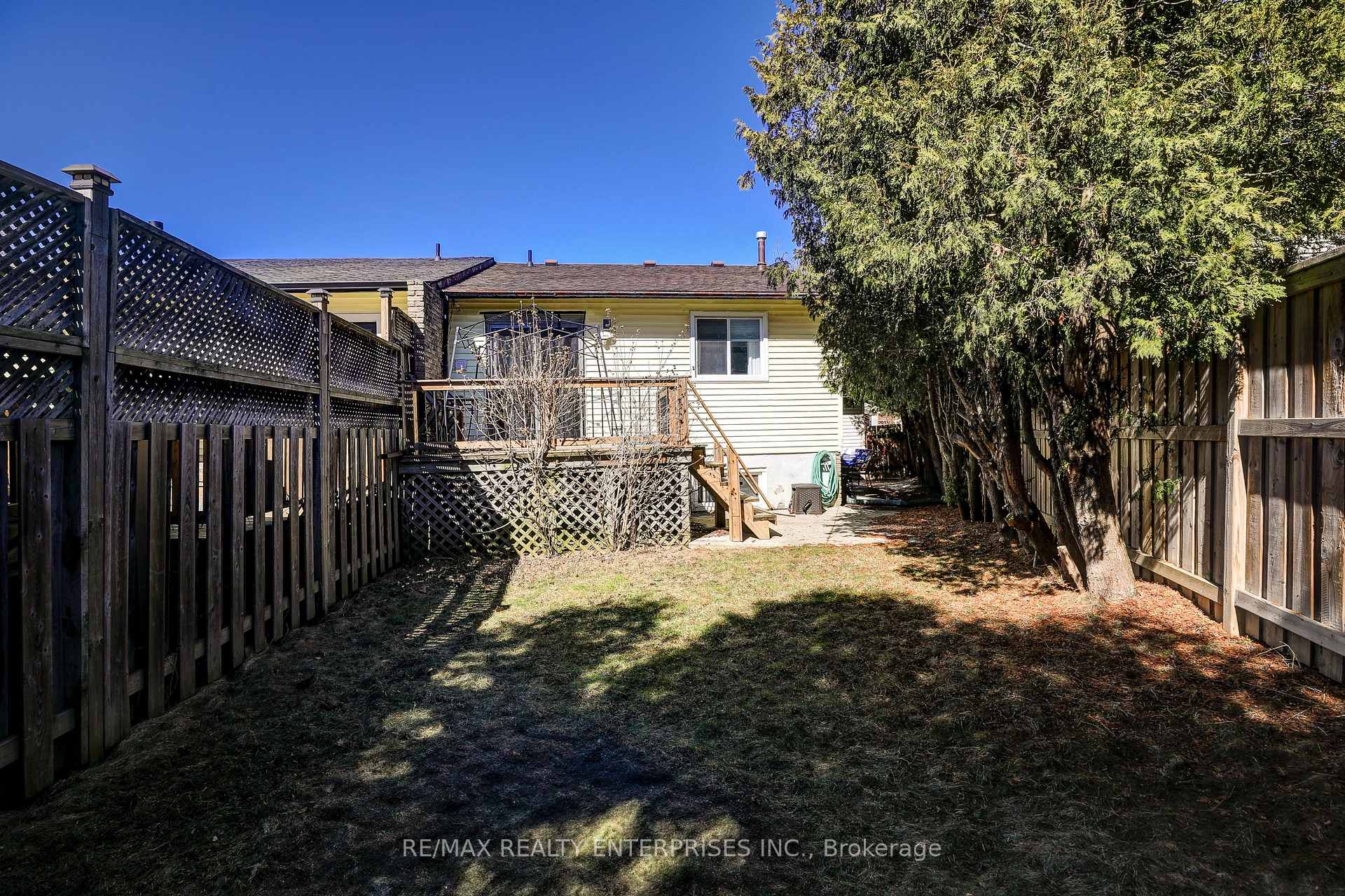 Photo 12 of Unit UPPER, 71 Adis Avenue, Hamilton, Gurnett — HOMEH
