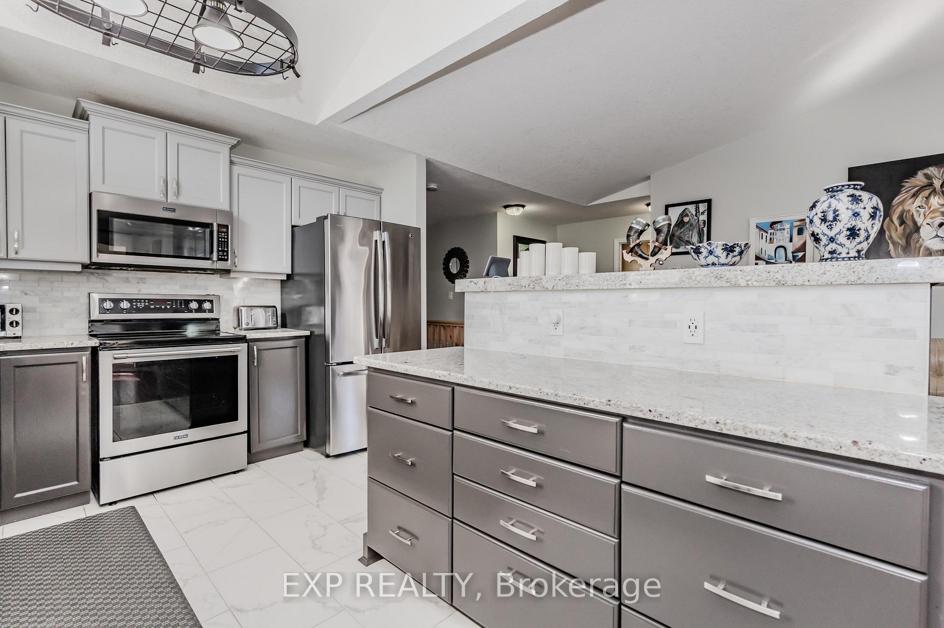 Photo 10 of 113 Bankside Drive, Kitchener — HOMEH