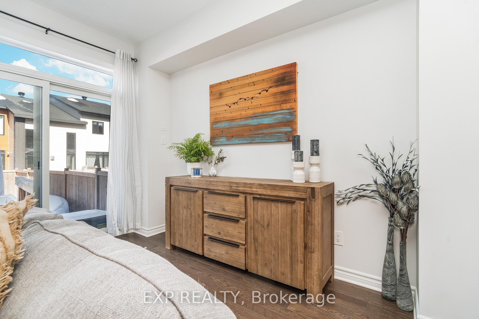 Photo 9 of 522 Triangle Street, Ottawa, Kanata - Emerald Meadows/Trailwest — HOMEH