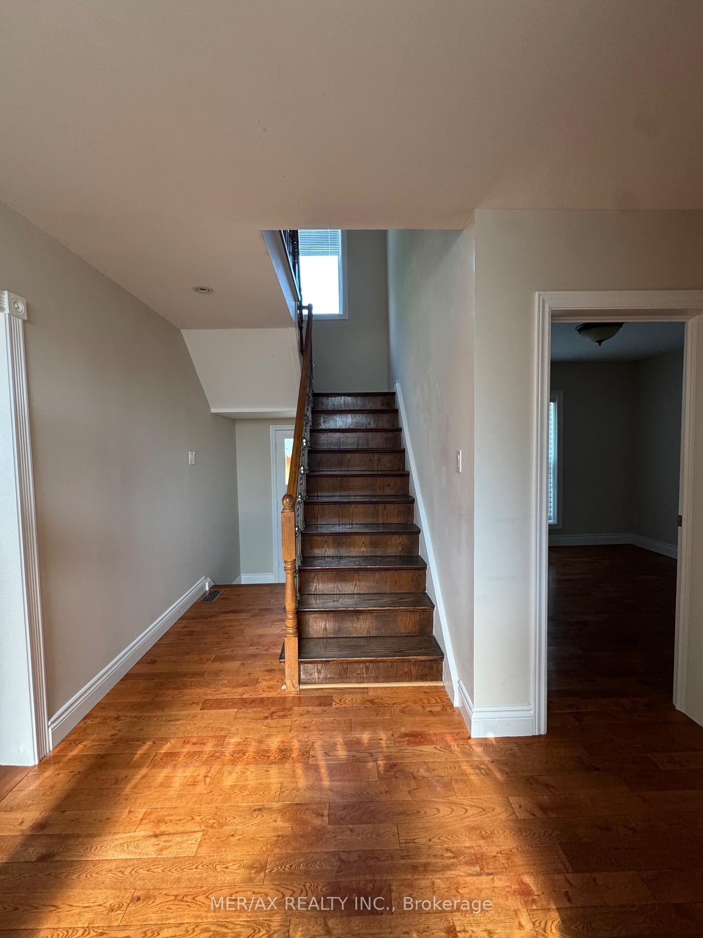 Photo 2 of 19 Valloncliffe Road, Markham, Bayview Glen — HOMEH
