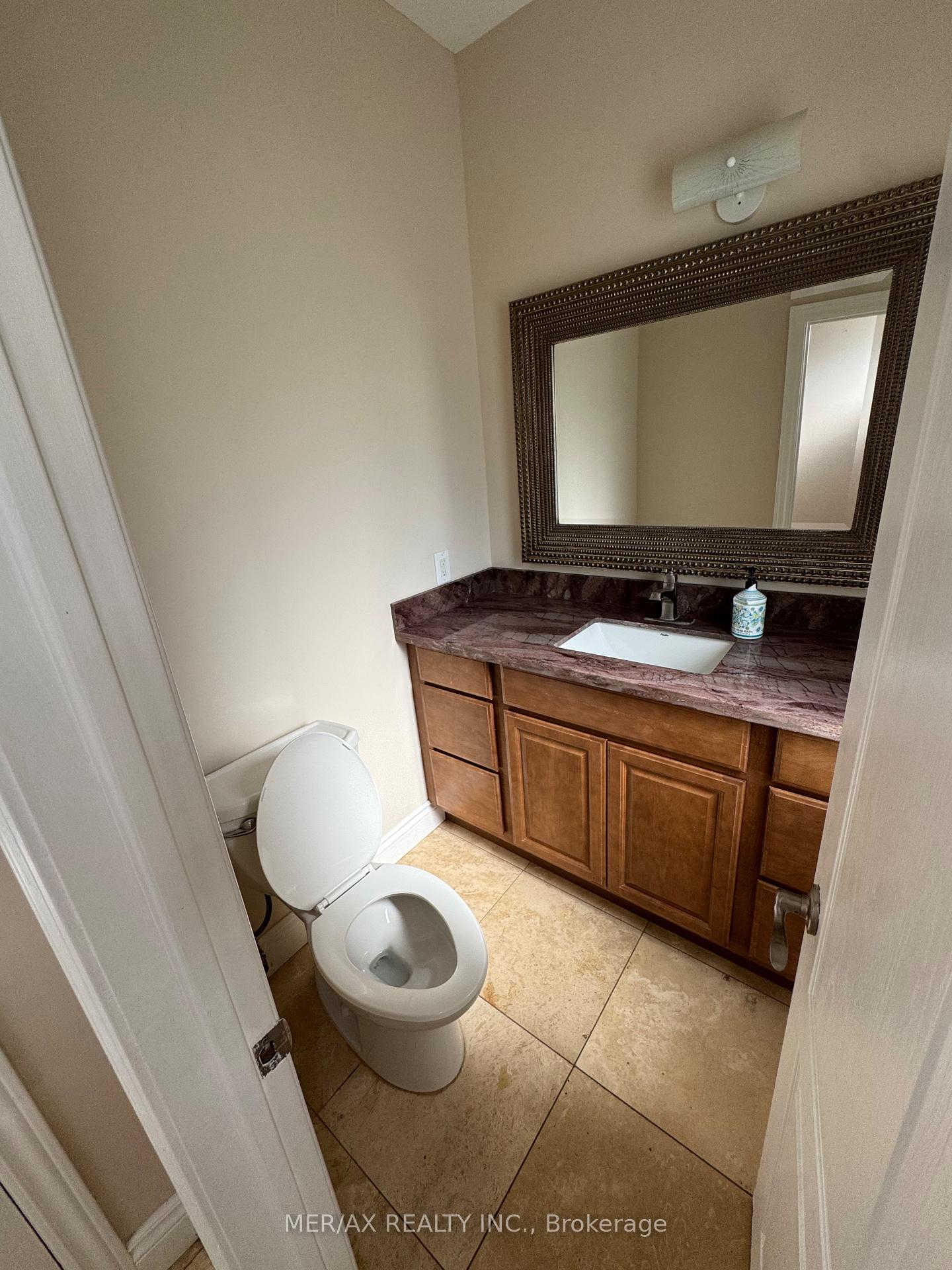 Photo 3 of 19 Valloncliffe Road, Markham, Bayview Glen — HOMEH