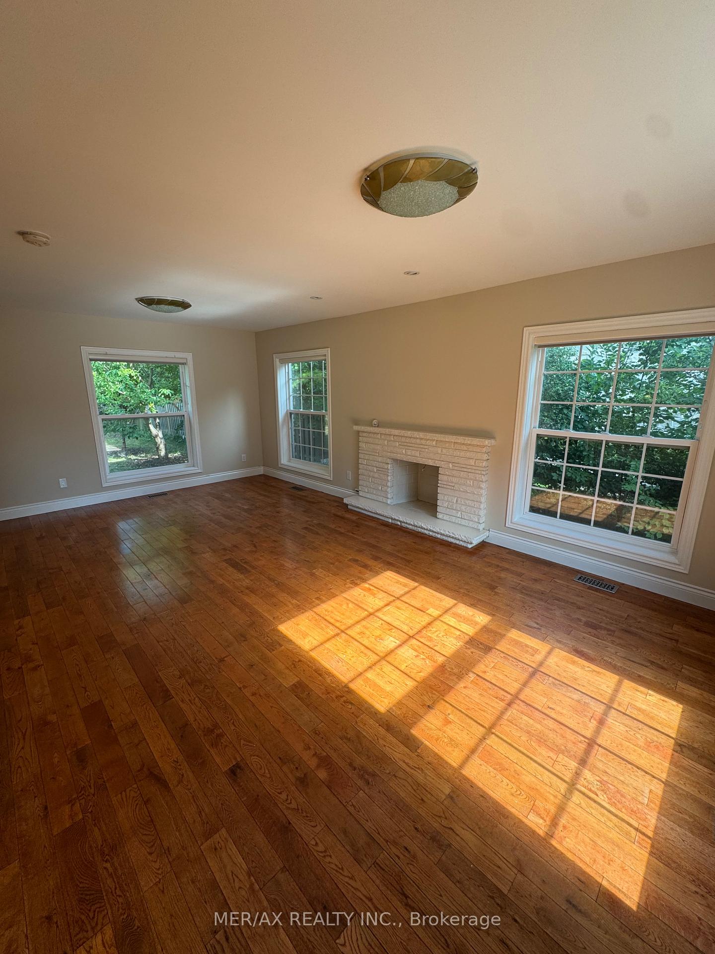 Photo 5 of 19 Valloncliffe Road, Markham, Bayview Glen — HOMEH