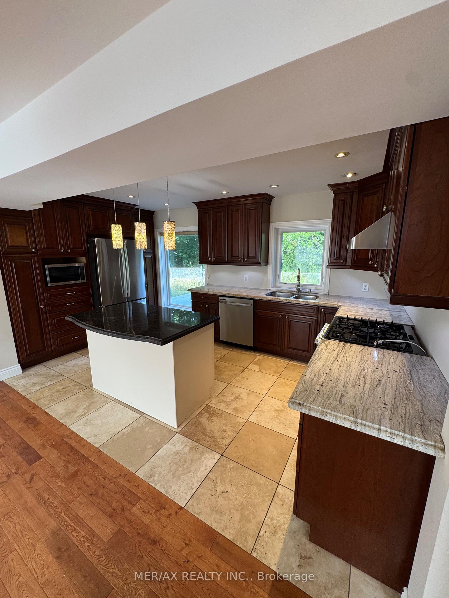Photo 7 of 19 Valloncliffe Road, Markham, Bayview Glen — HOMEH