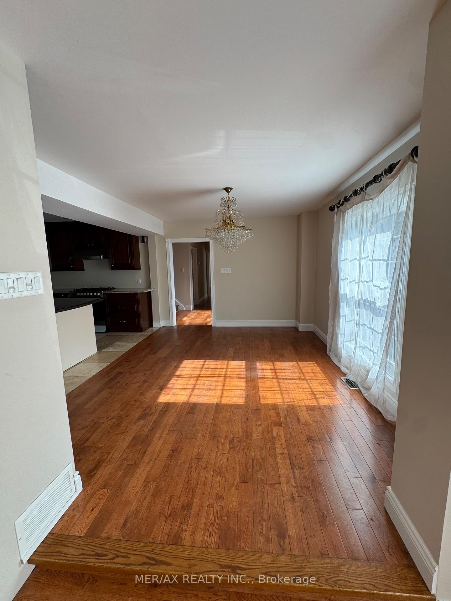 Photo 12 of 19 Valloncliffe Road, Markham, Bayview Glen — HOMEH