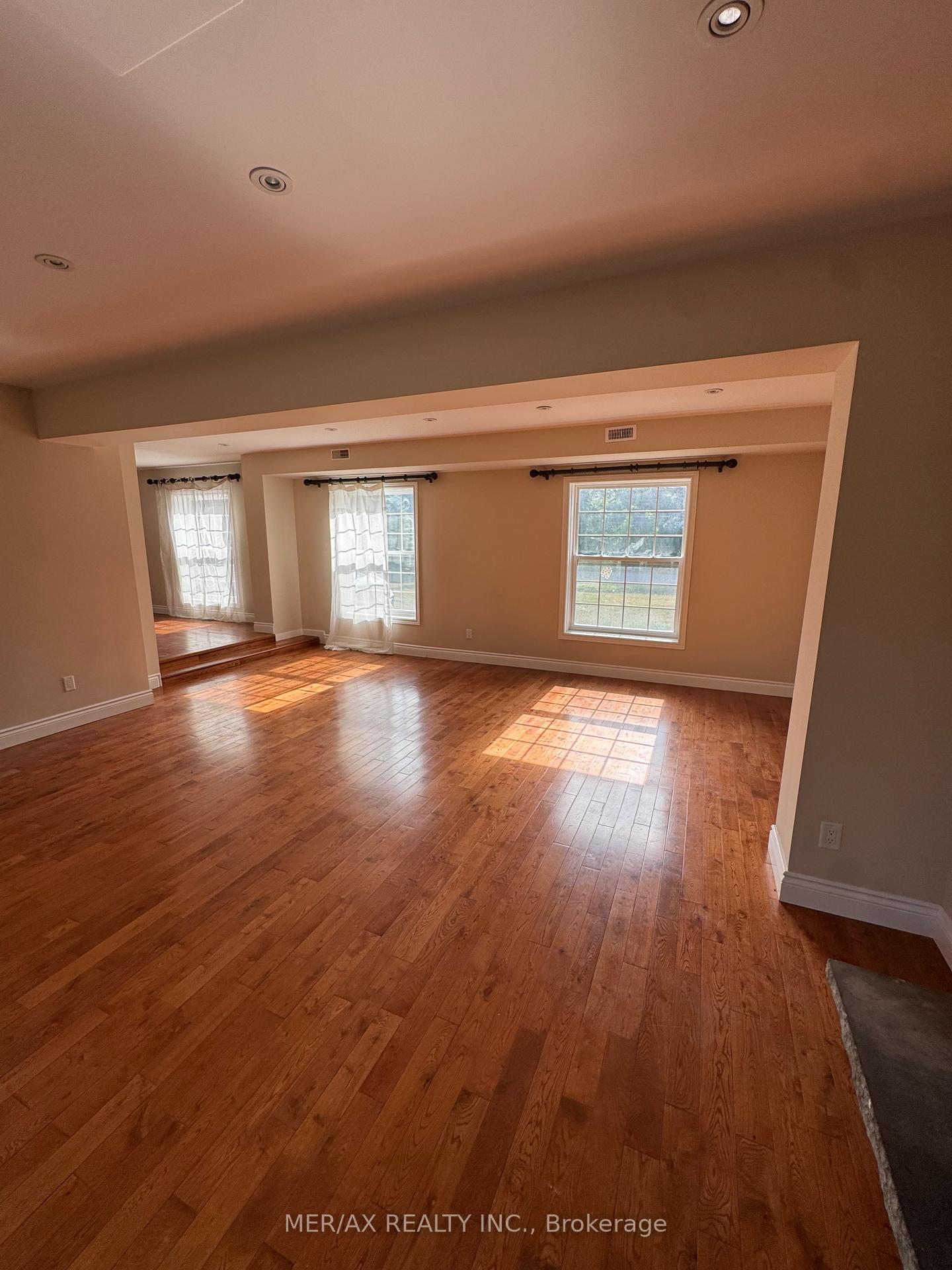 Photo 13 of 19 Valloncliffe Road, Markham, Bayview Glen — HOMEH