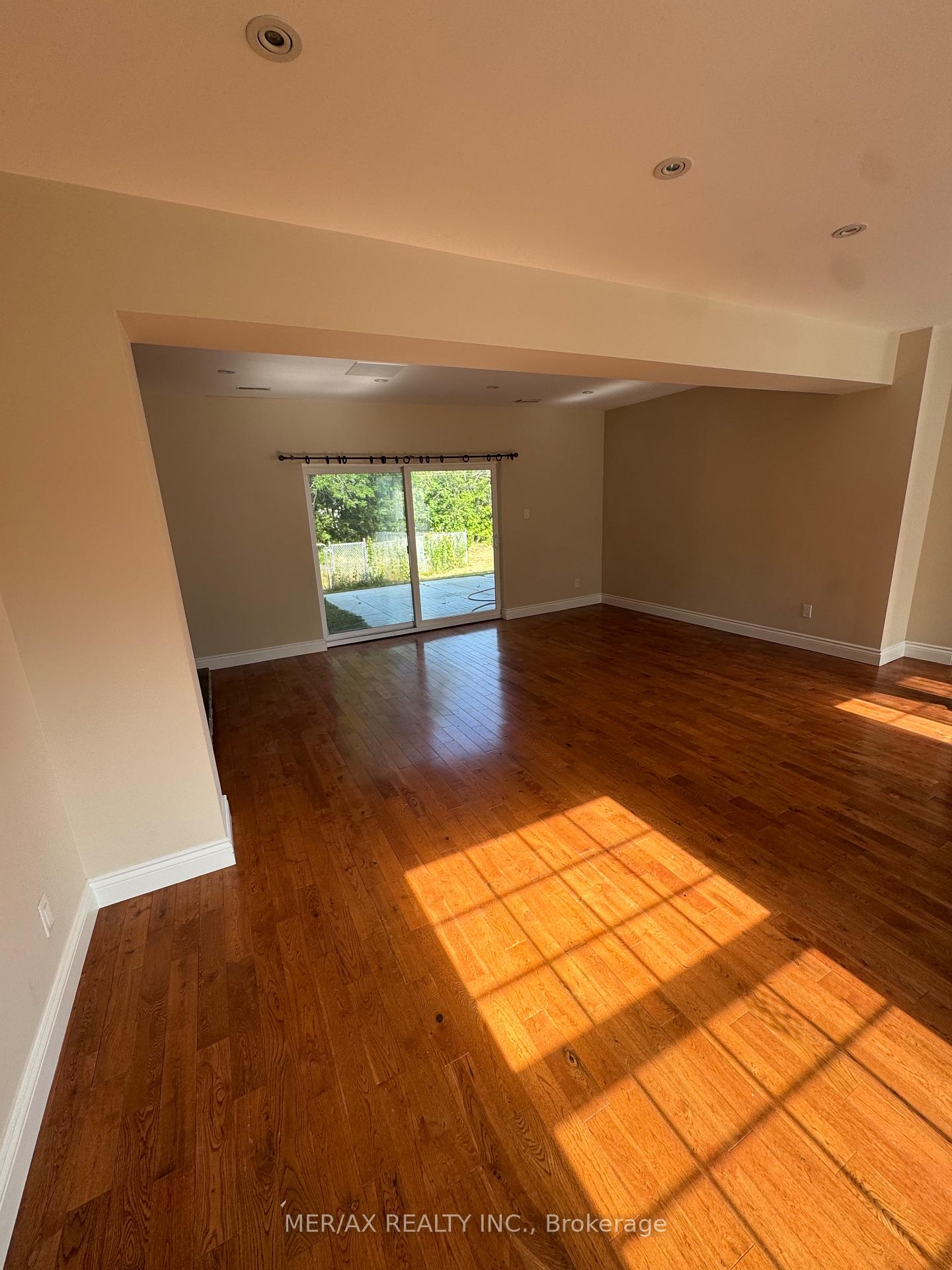 Photo 14 of 19 Valloncliffe Road, Markham, Bayview Glen — HOMEH