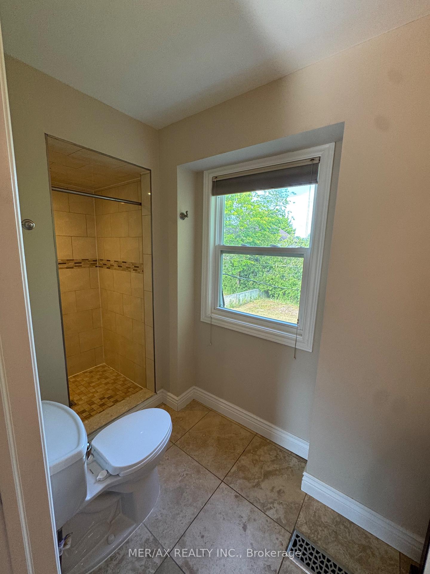 Photo 20 of 19 Valloncliffe Road, Markham, Bayview Glen — HOMEH