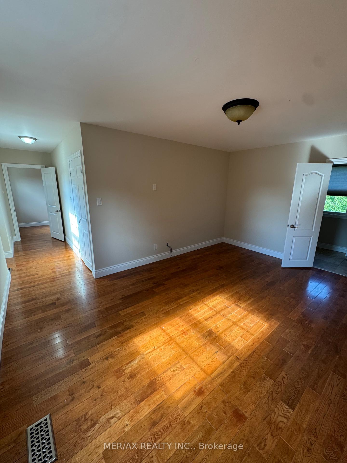 Photo 21 of 19 Valloncliffe Road, Markham, Bayview Glen — HOMEH