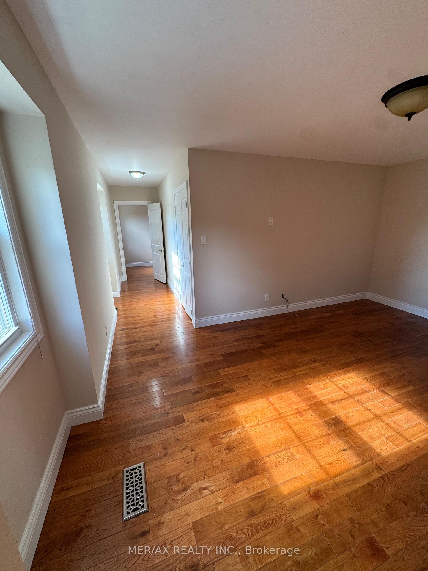 Photo 22 of 19 Valloncliffe Road, Markham, Bayview Glen — HOMEH