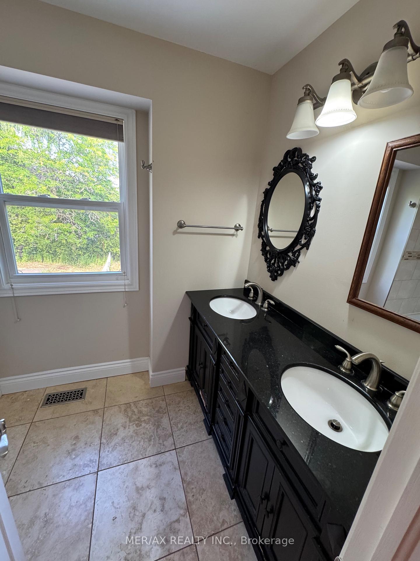 Photo 25 of 19 Valloncliffe Road, Markham, Bayview Glen — HOMEH