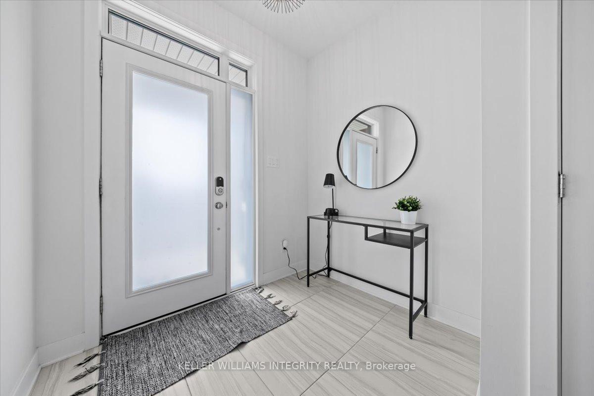 Photo 4 of 104 Warrior Street, Ottawa, Kanata - Emerald Meadows/Trailwest — HOMEH