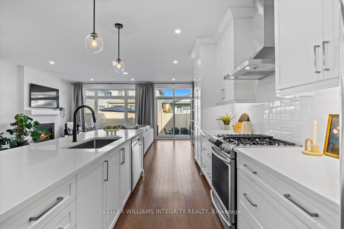 Photo 11 of 104 Warrior Street, Ottawa, Kanata - Emerald Meadows/Trailwest — HOMEH