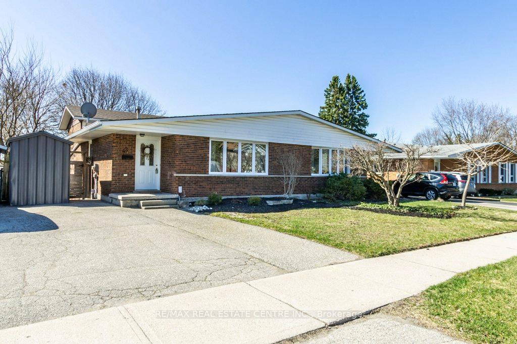 Photo 2 of 43 Briar Knoll Drive, Kitchener — HOMEH