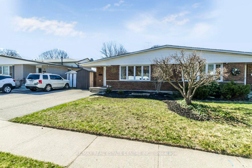 Photo 3 of 43 Briar Knoll Drive, Kitchener — HOMEH