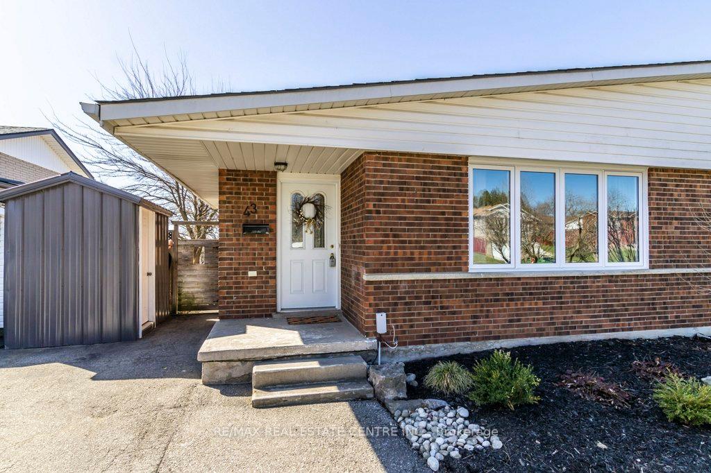 Photo 4 of 43 Briar Knoll Drive, Kitchener — HOMEH